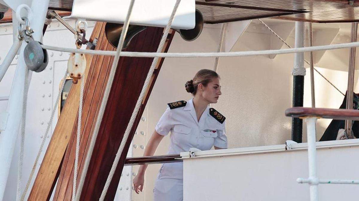 Madrugada negra en Elcano con Leonor encerrada en el camarote