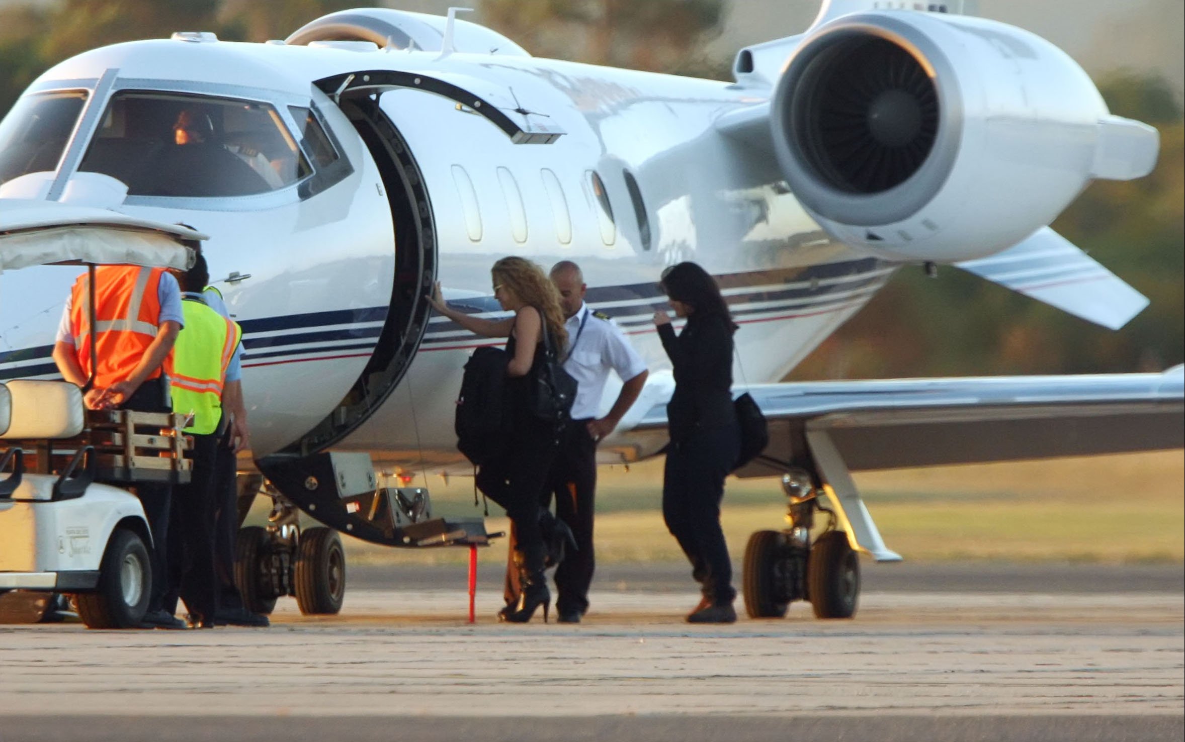 Ensurt de Shakira quan tornava a casa: el jet ha d’aterrar d’emergència