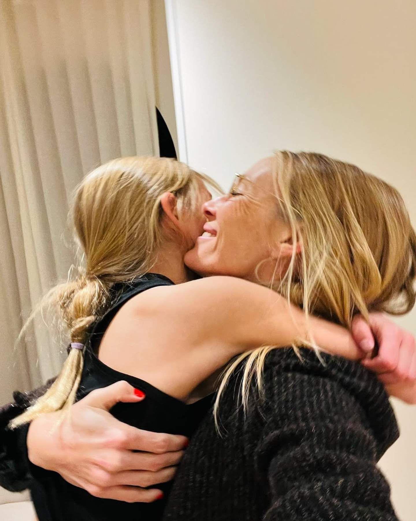 Vanesa Lorenzo enamora felicitando a su hija Manuela, de 11 años, dedicatoria de madre a hija
