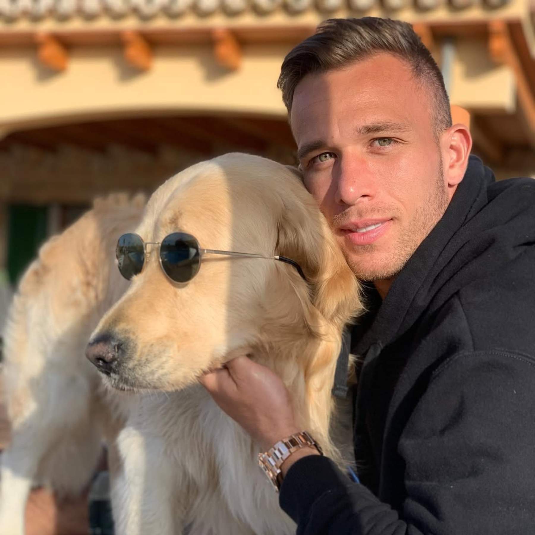 Arthur, el nuevo fichaje del Girona, alborota a la afición con un mensaje en catalán