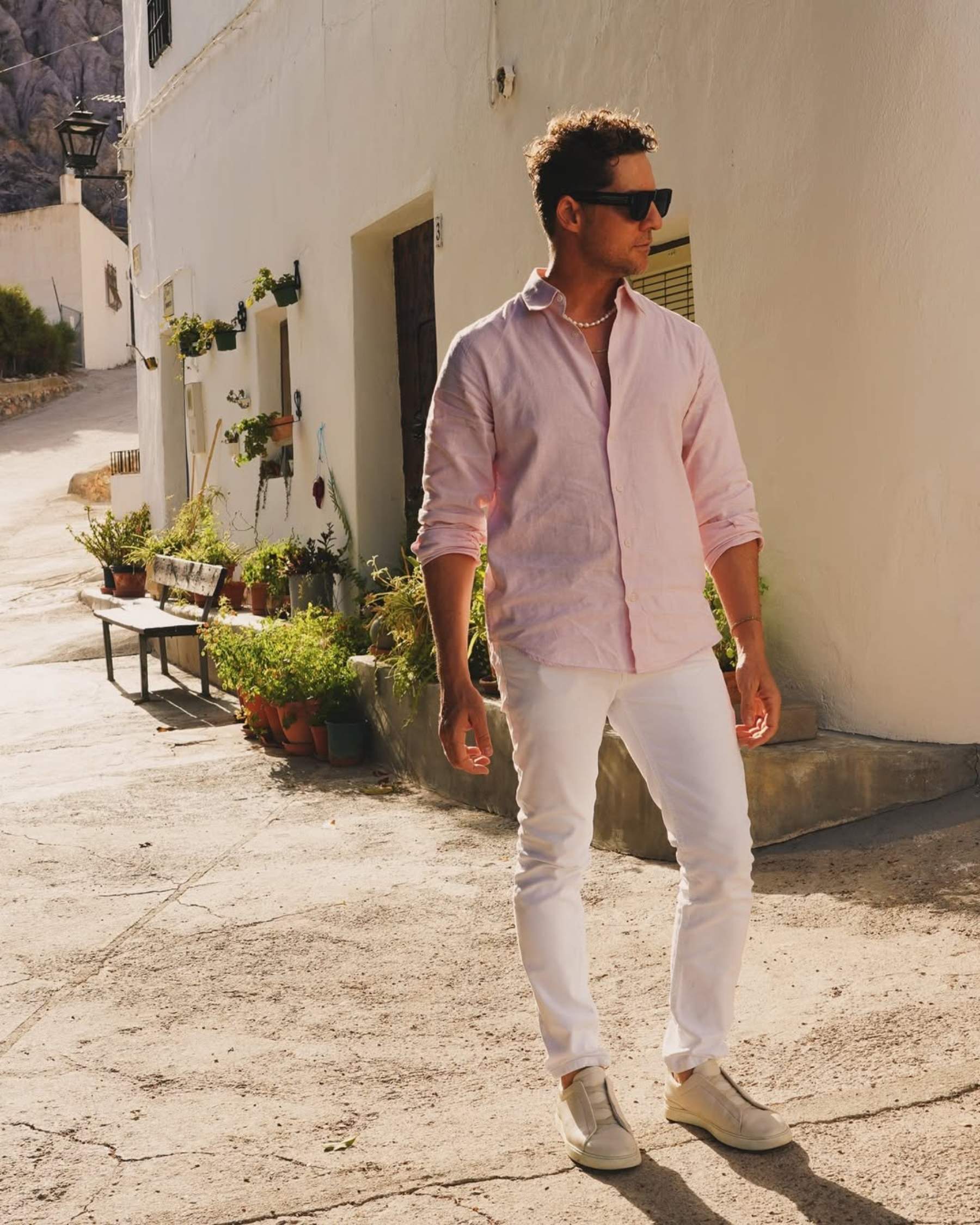 David Bisbal sorprende con una fotografía antigua: la parte inédita de una canción con dos VIP