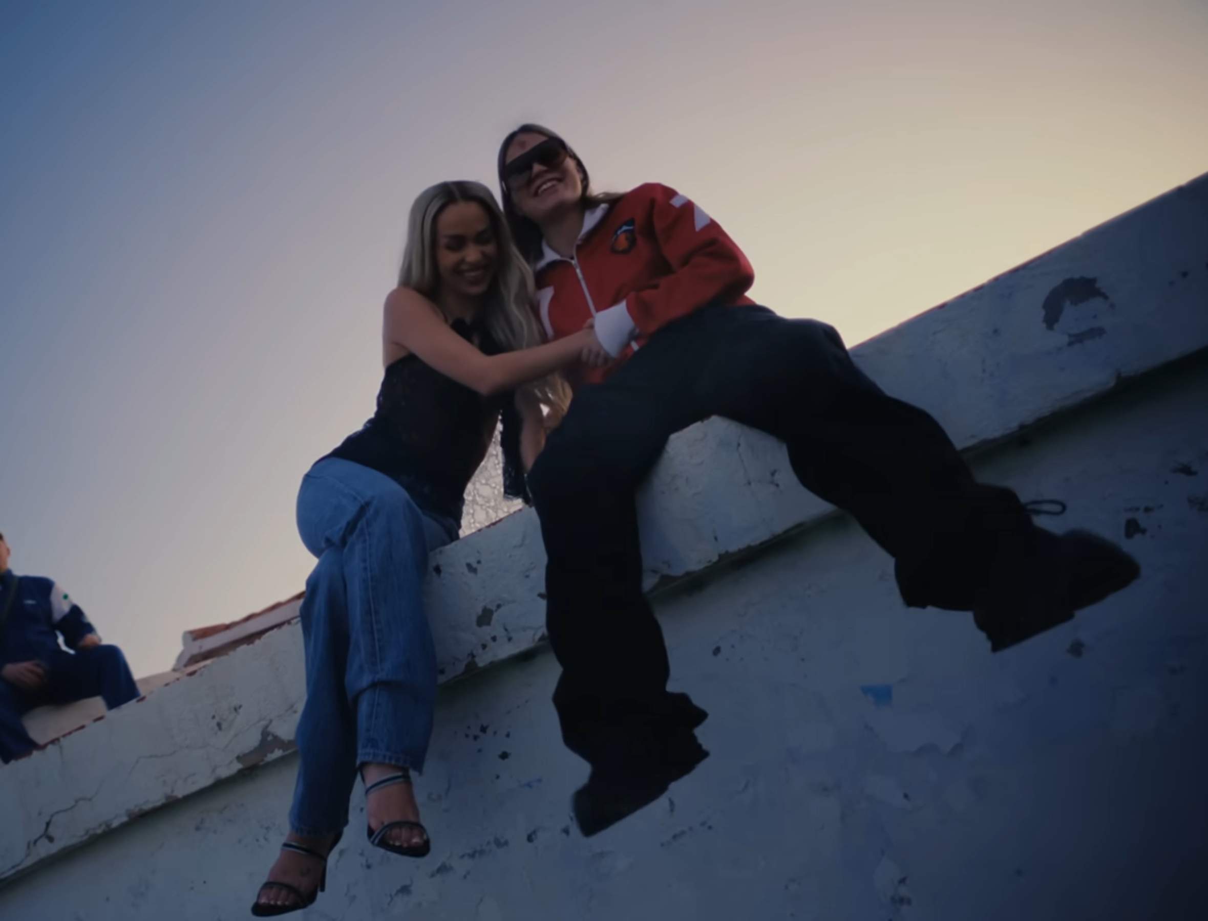Bad Gyal enamora amb aquest vídeo de la infància, la primera actuació de les germanes Farelo