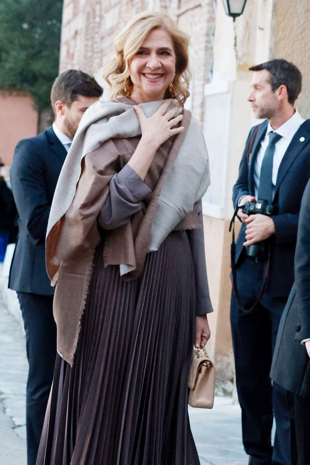 La infanta Cristina, de boda en Grecia en la primera boda royal del 2025: el beso del que todos hablan