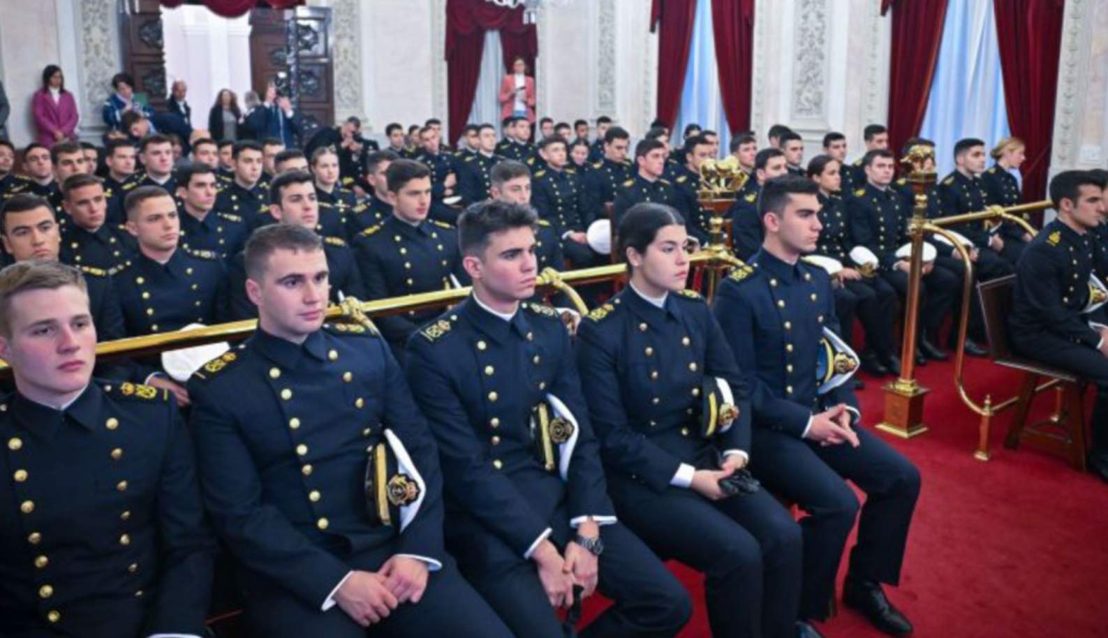 Tensió a l'Elcano per la relació prohibida d'Elionor i el nòvio a bord: què diu la llei