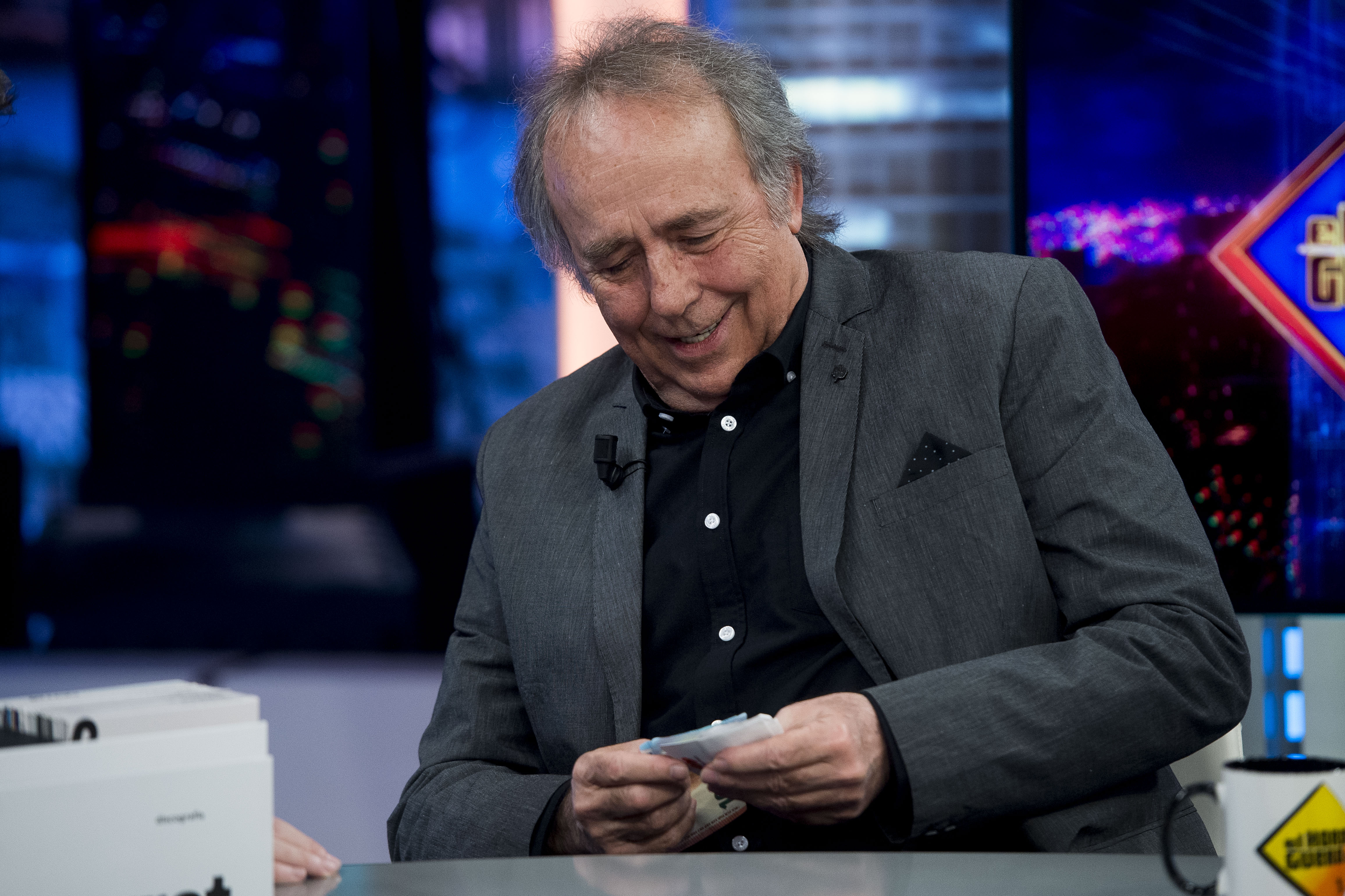 La prensa unionista traiciona a Serrat y destapa su fortuna