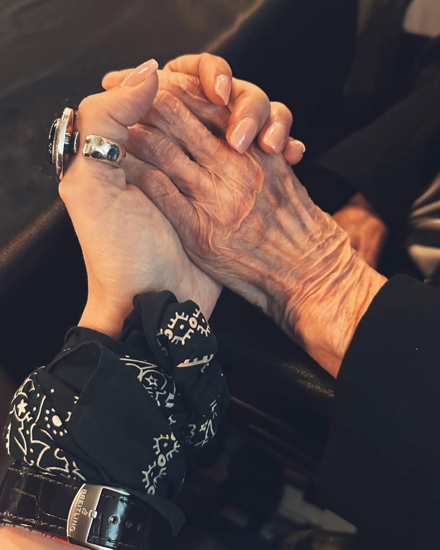 Sara Carbonero fa plorar amb aquesta felicitació a la seva àvia, 100 anys d'amor: "Deberías ser eterna"