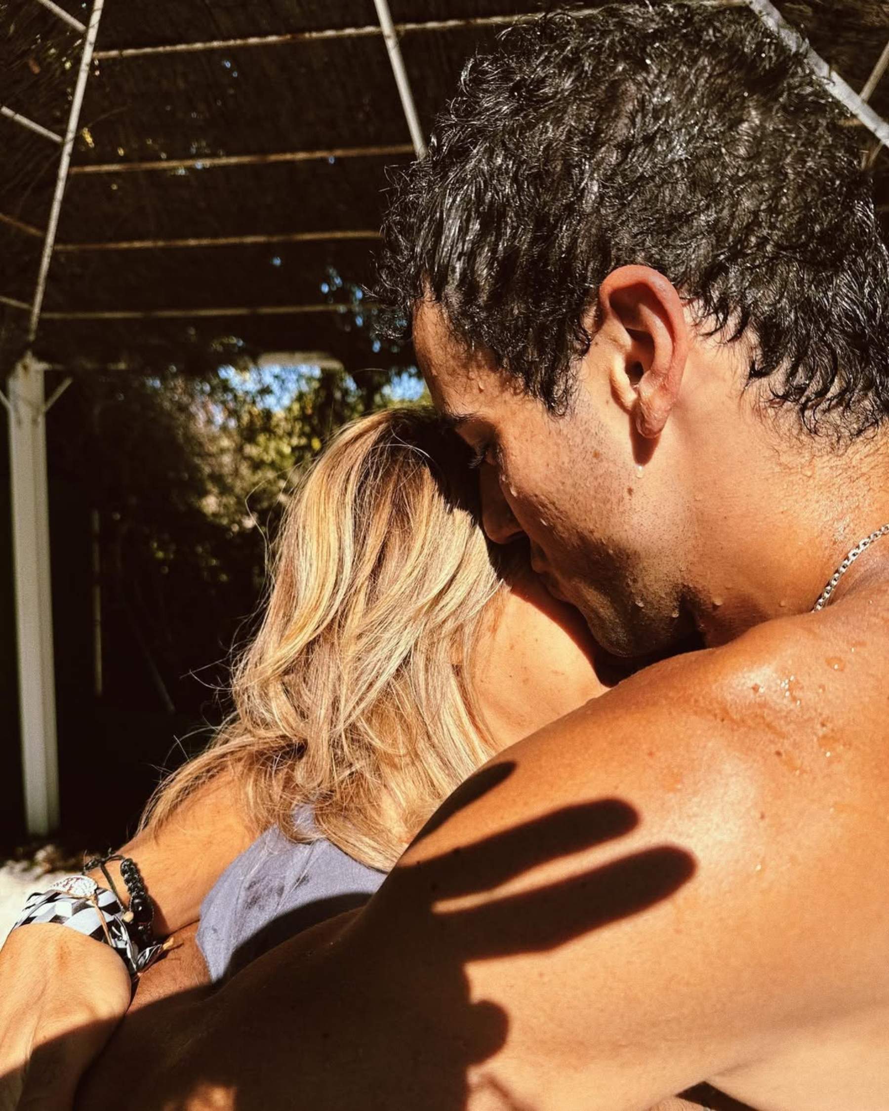Mario Casas y Óscar Casas tocan la fibra con Heidi, su madre: "Mi todo..."