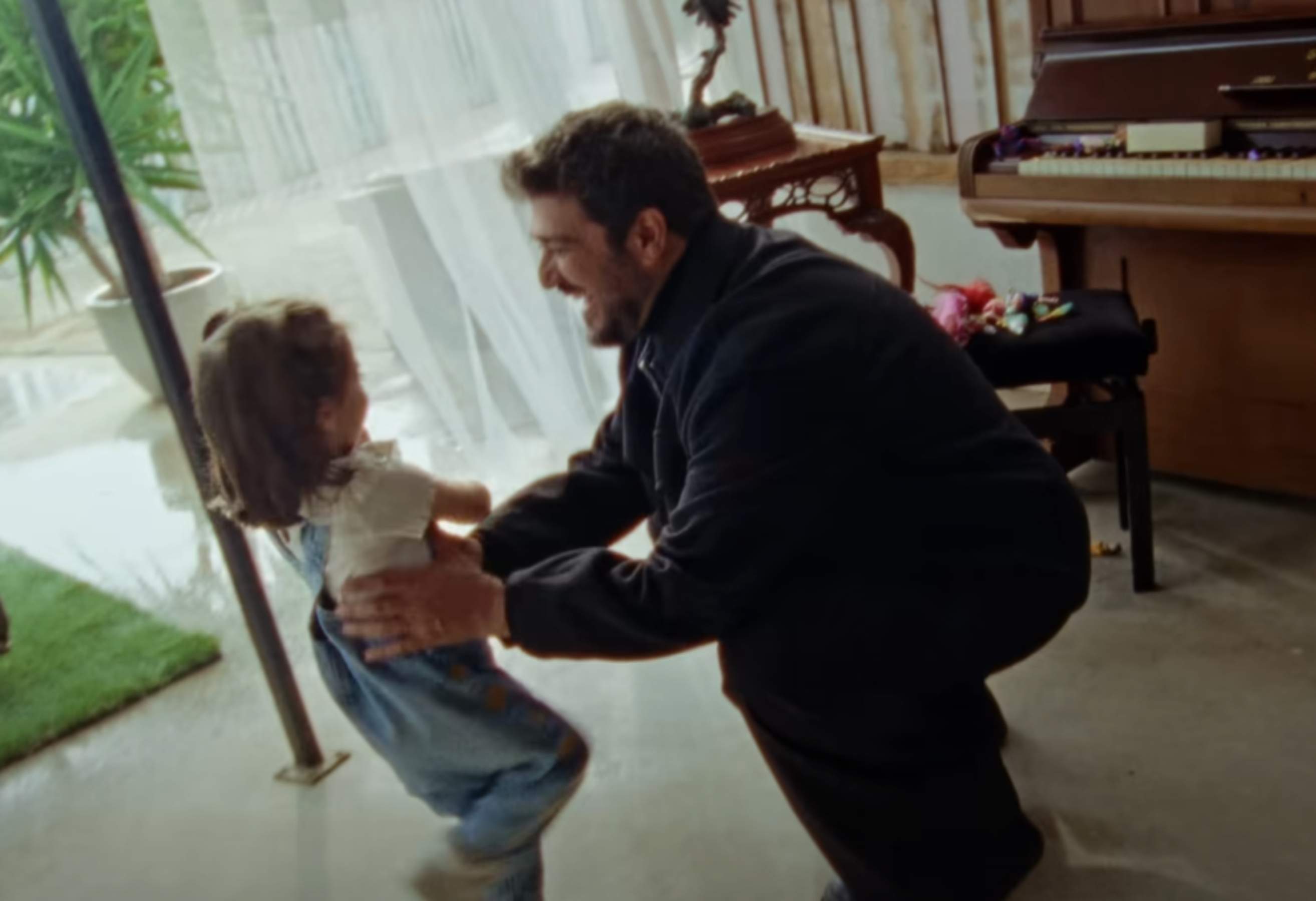 Antonella, hija de Antonio Orozco, enamora con una escena preciosa: así describe a Dani Martín