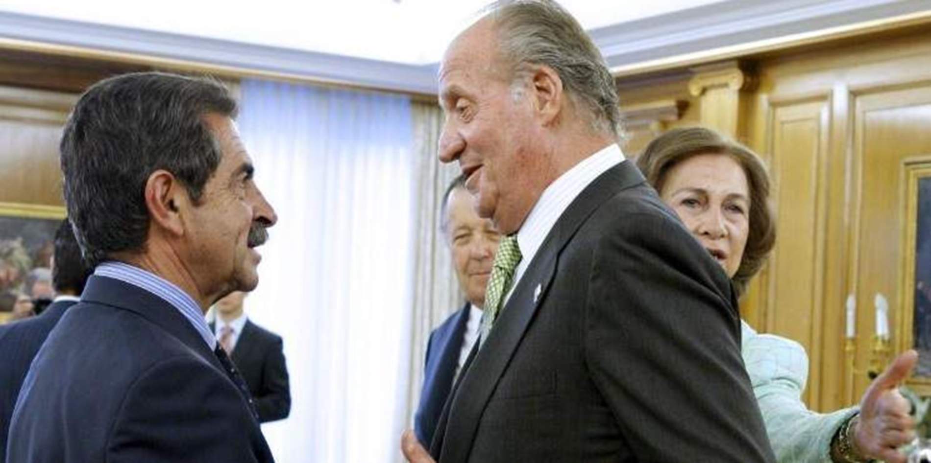 Persones pròximes a Joan Carles I expliquen el menyspreu amb què tracta el seu fill, Felip VI