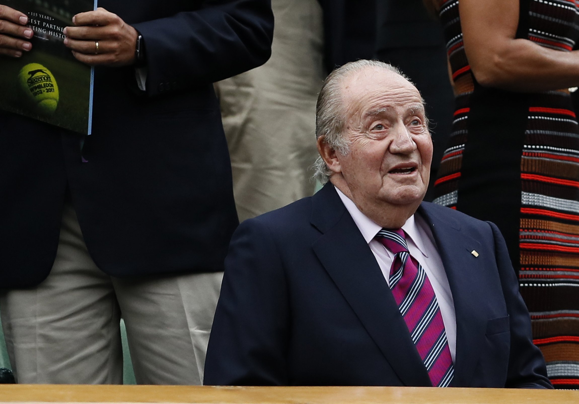 Juan Carlos I sale de su escondite. ¿Cómo reacciona ante el escándolo Corinna?