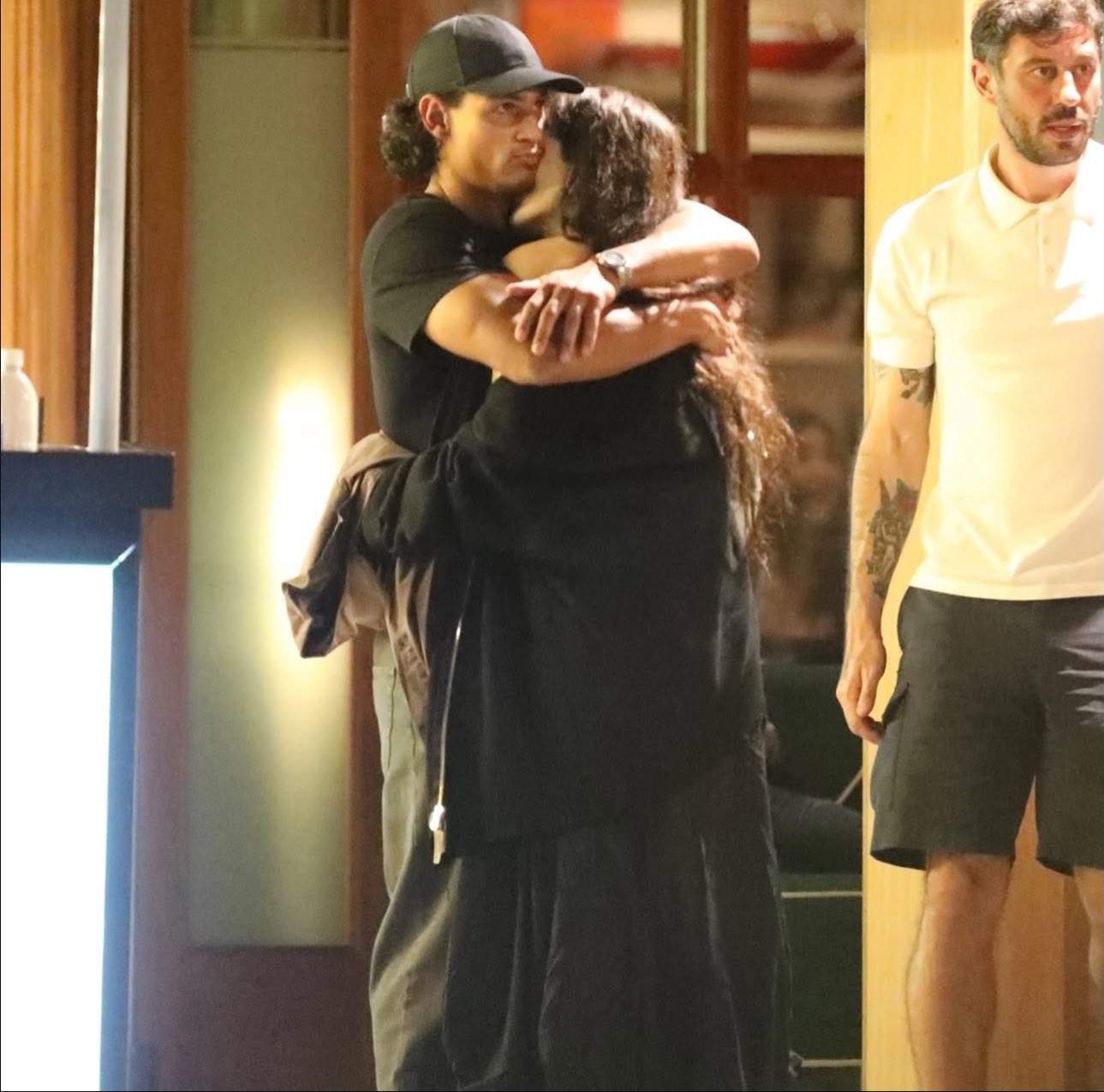 Rosalía enamorada, fotos con su nuevo novio VIP: cantante, actor y muy guapo