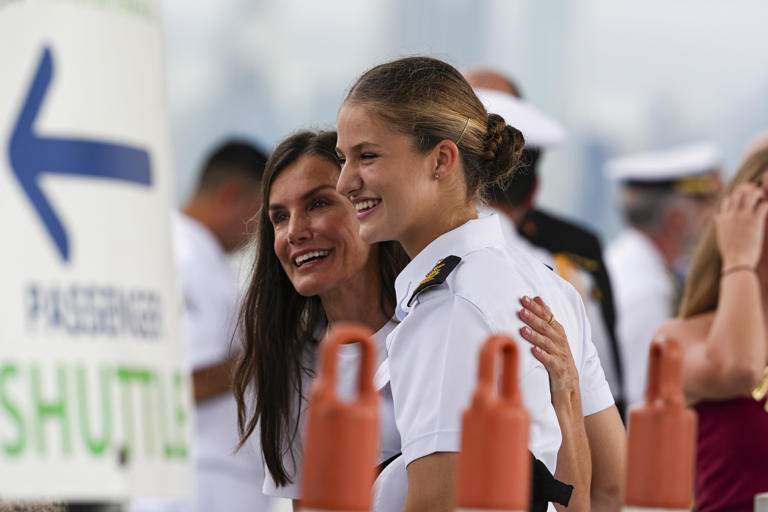 Elionor és tan malparlada com la seva mare, deixa anar paraulotes, a Elcano li han posat fins i tot un malnom