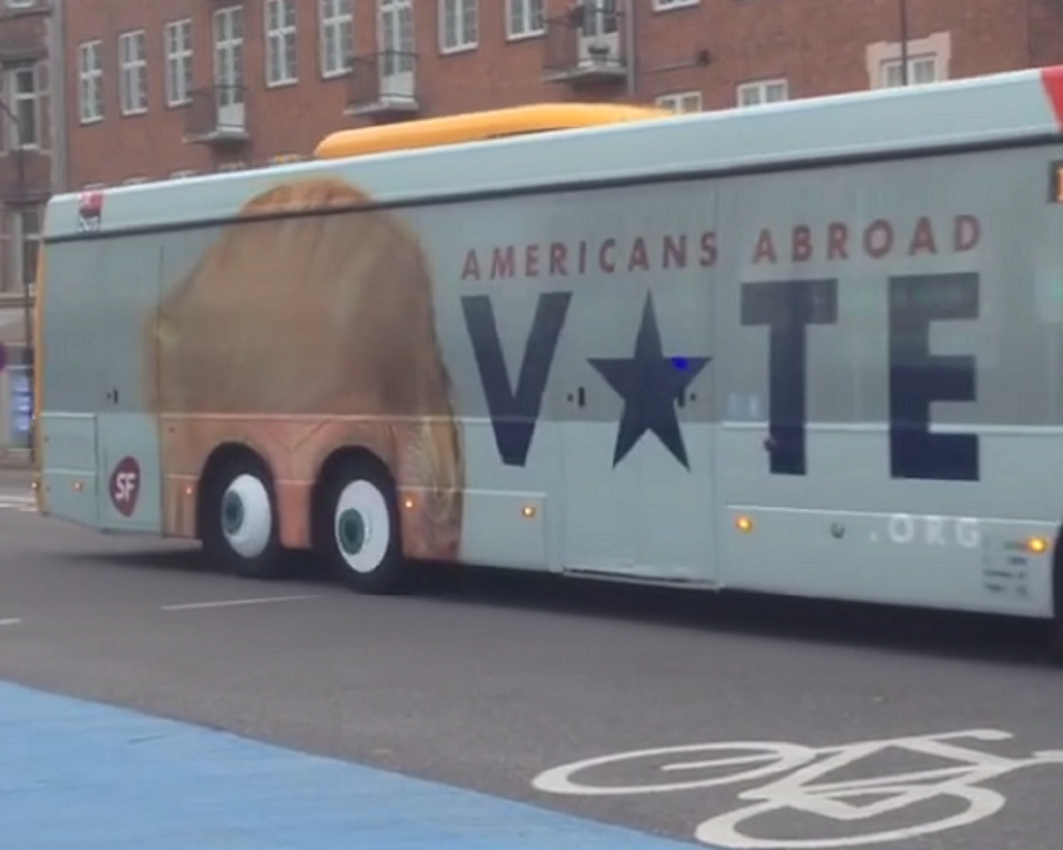 El genial autobús con cara de Trump aparecido en Dinamarca