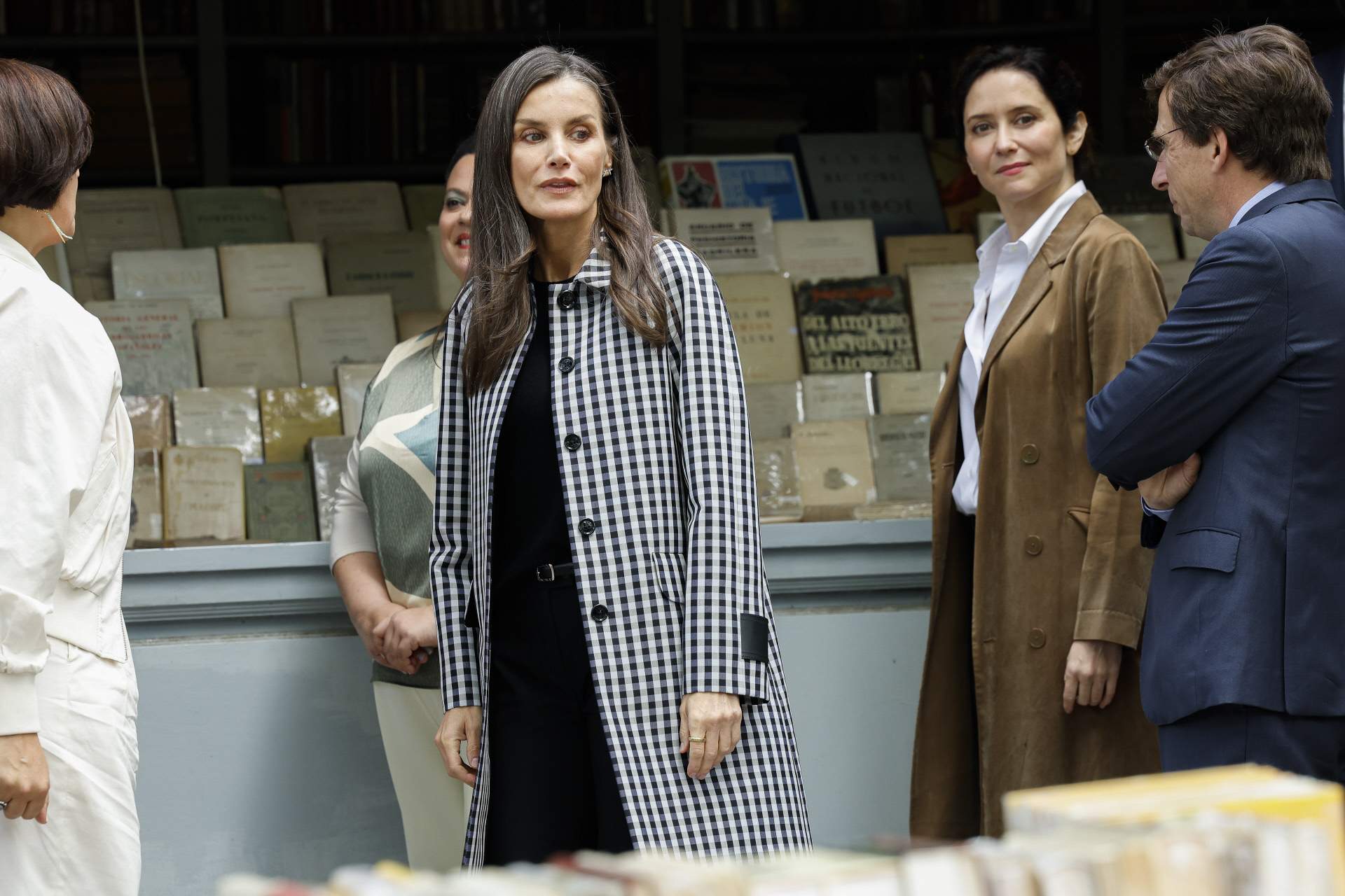 Letícia és l'amant d'un director de cinema amb el qual es veu des de fa set mesos