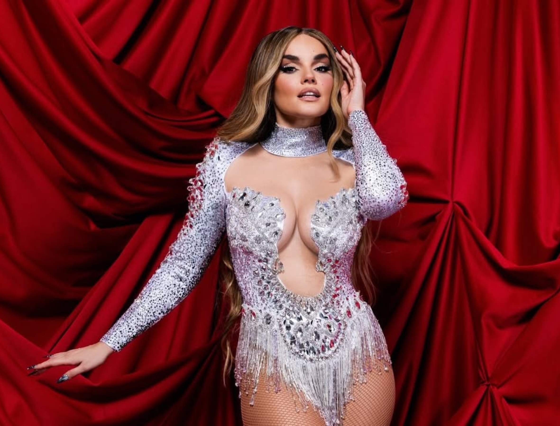 Melody esvalota els fans des de la catifa turquesa: primeres imatges de l'actuació i una novetat bomba