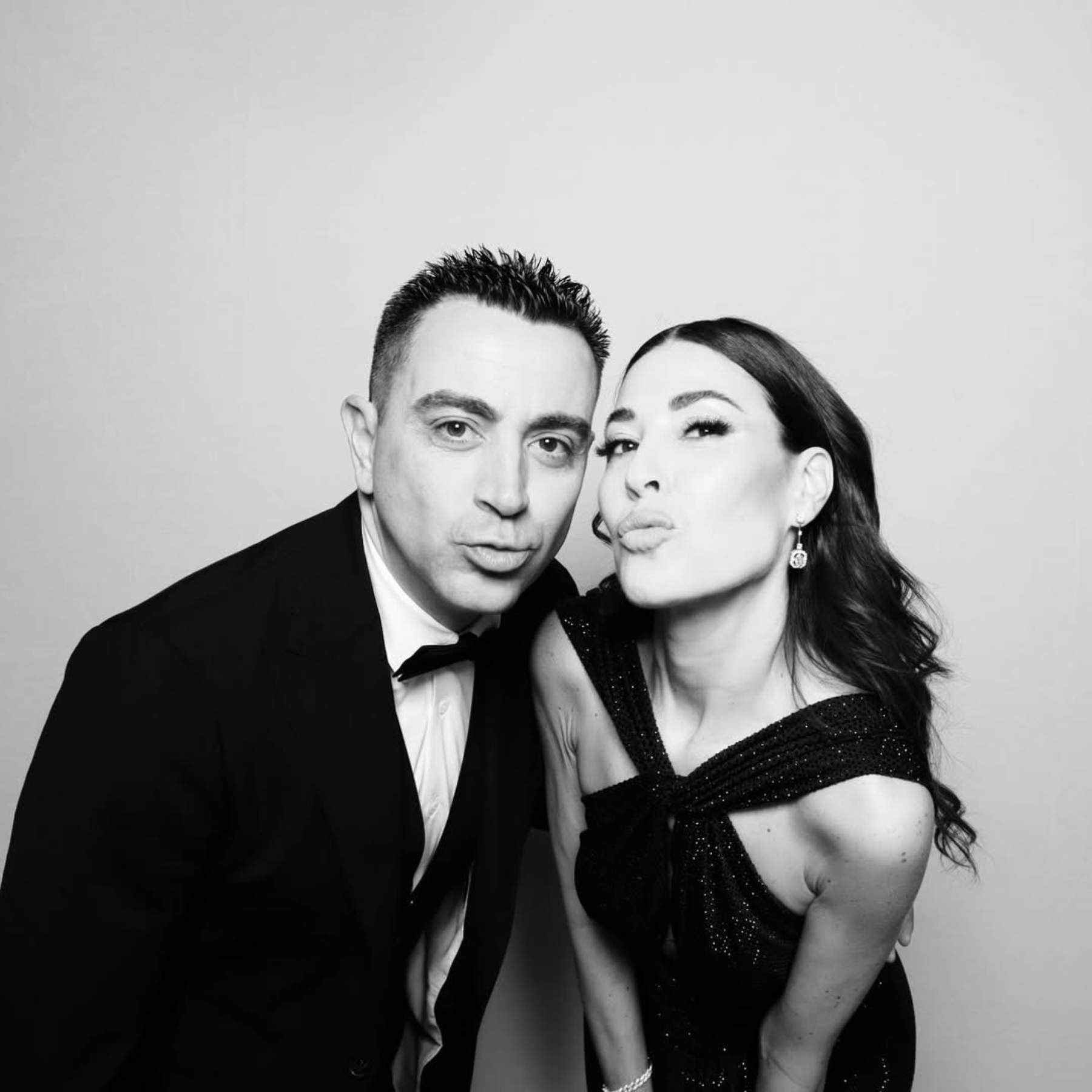 Xavi Hernández i Núria Cunillera, de gala, enamoren amb el seu regal més curiós