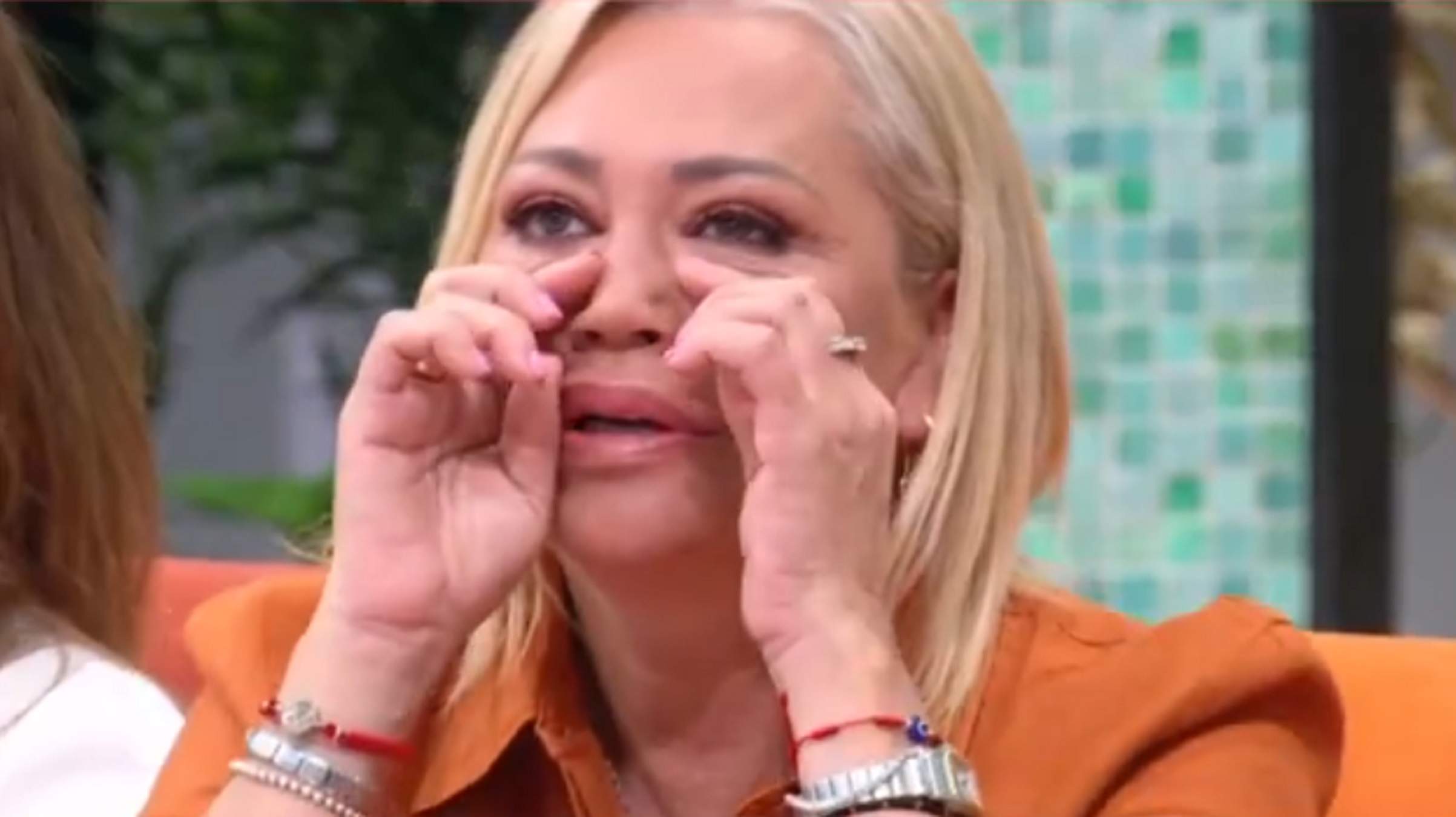 Bomba Belén Esteban, llorando en 'La familia de la tele': "Me quiero ir del programa. Me siento una mie***"