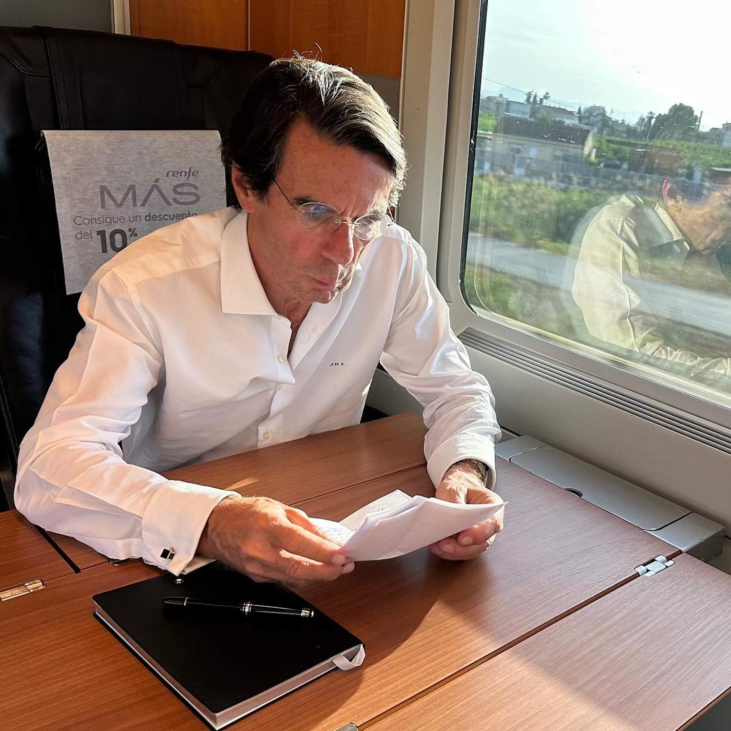 Alejandro reapareix amb la seva àvia Ana Botella: el net gran d'Aznar, clavat a ell sense bigoti