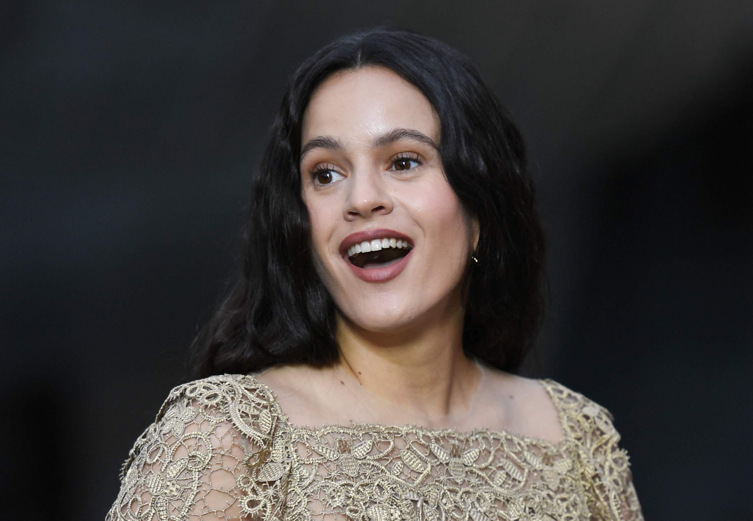 Surt a la llum la història d'amor bomba de Rosalía i un famós guanyador d'Eurovisió: l'estiu de passió