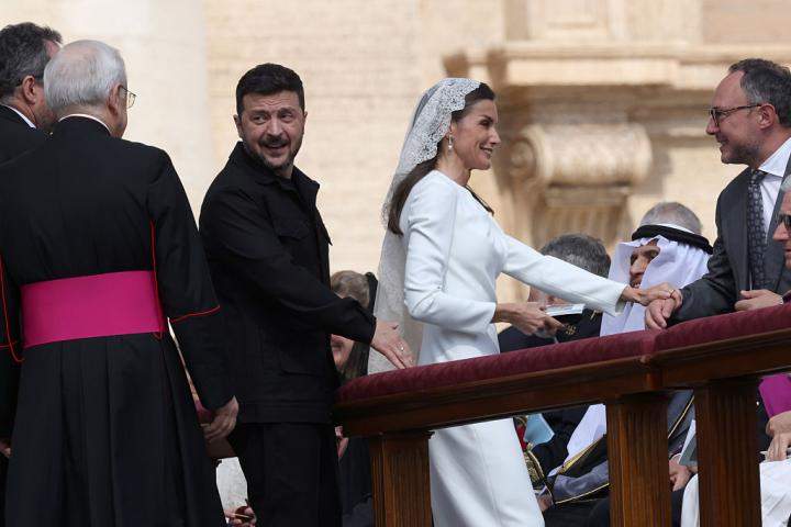 Casa Reial crida l'atenció a Letícia per la falta de maneres a la missa pel Pontificat de Lleó XIV