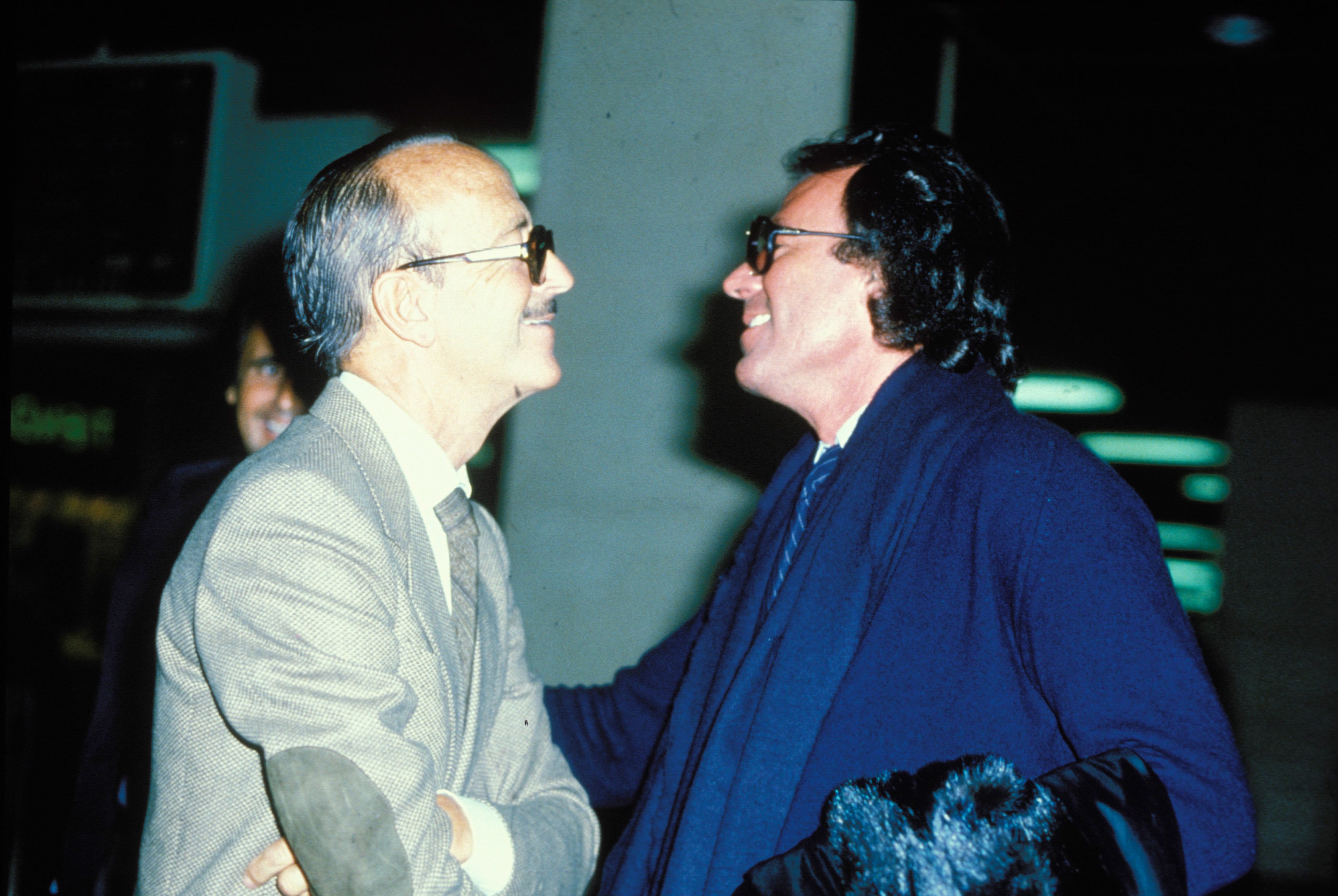 Julio Iglesias, muy preocupado: podrían exhumar el cadáver de 'Papuchi'