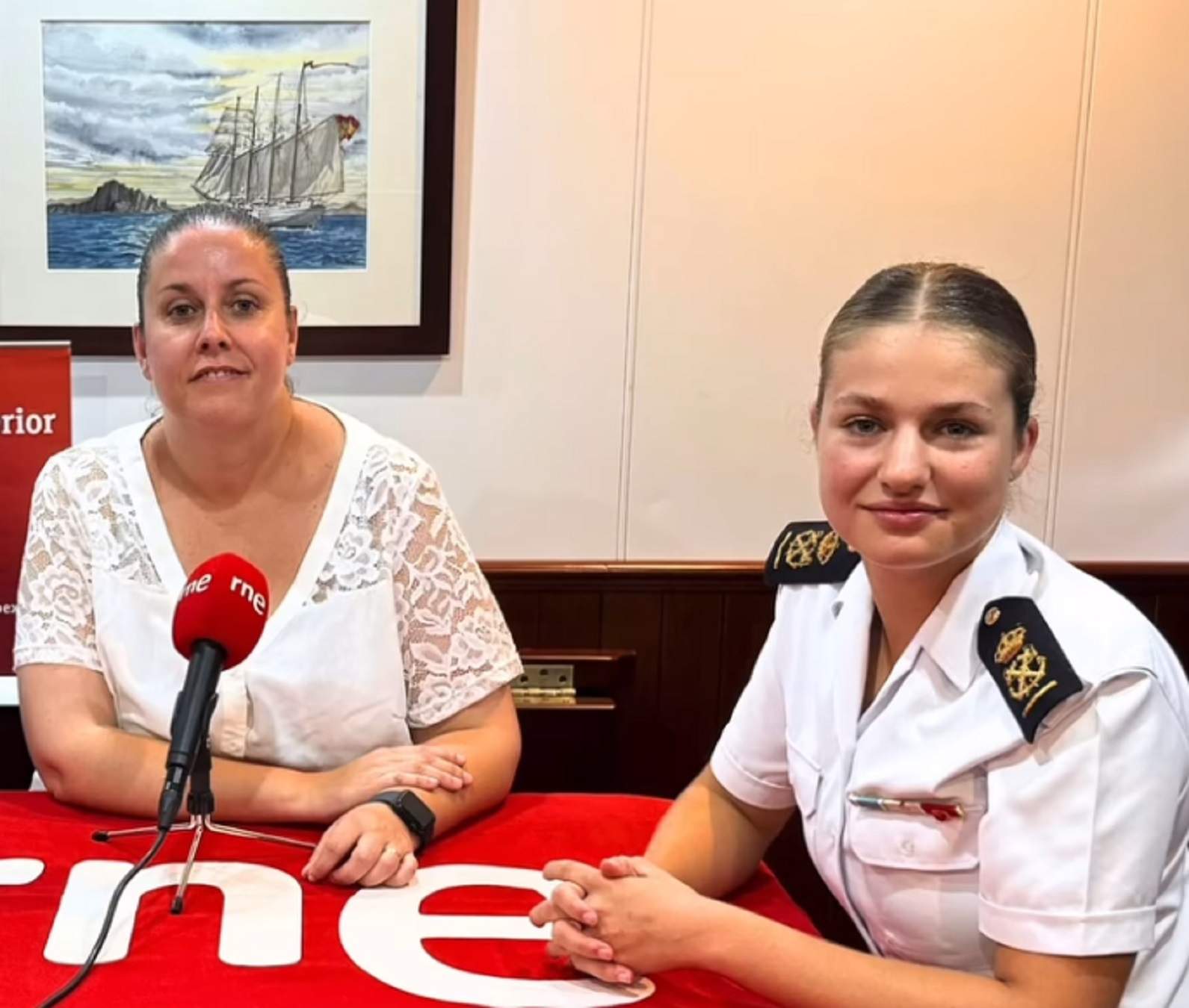 Sorprendente debut de Leonor en la radio: qué ha dicho delante del micrófono, qué le ha hecho quedarse callada