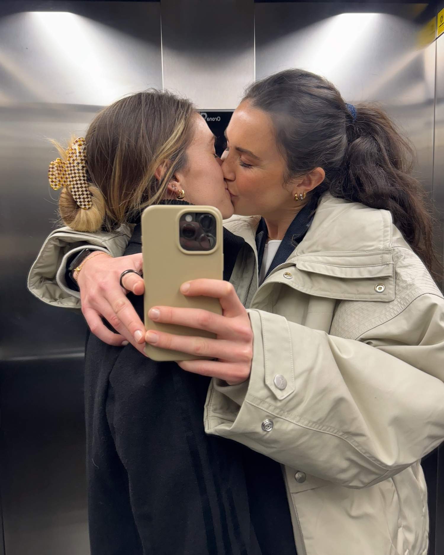 Ingrid i Mapi enamoren a 24 hores de la final de la Champions amb la seva companya de pis: "Mis chicas"
