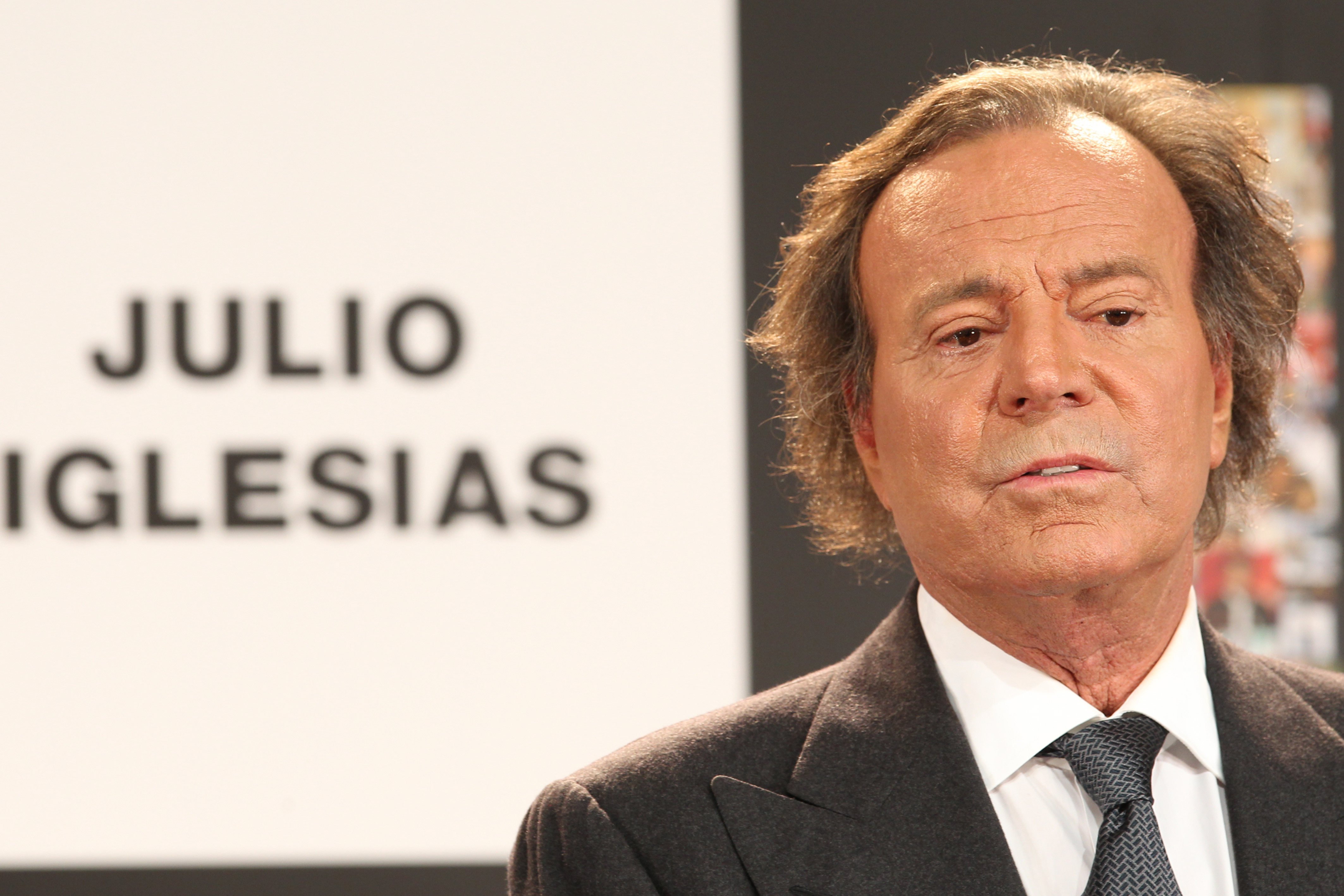 Julio Iglesias, irreconocible: se oculta y no habla con nadie