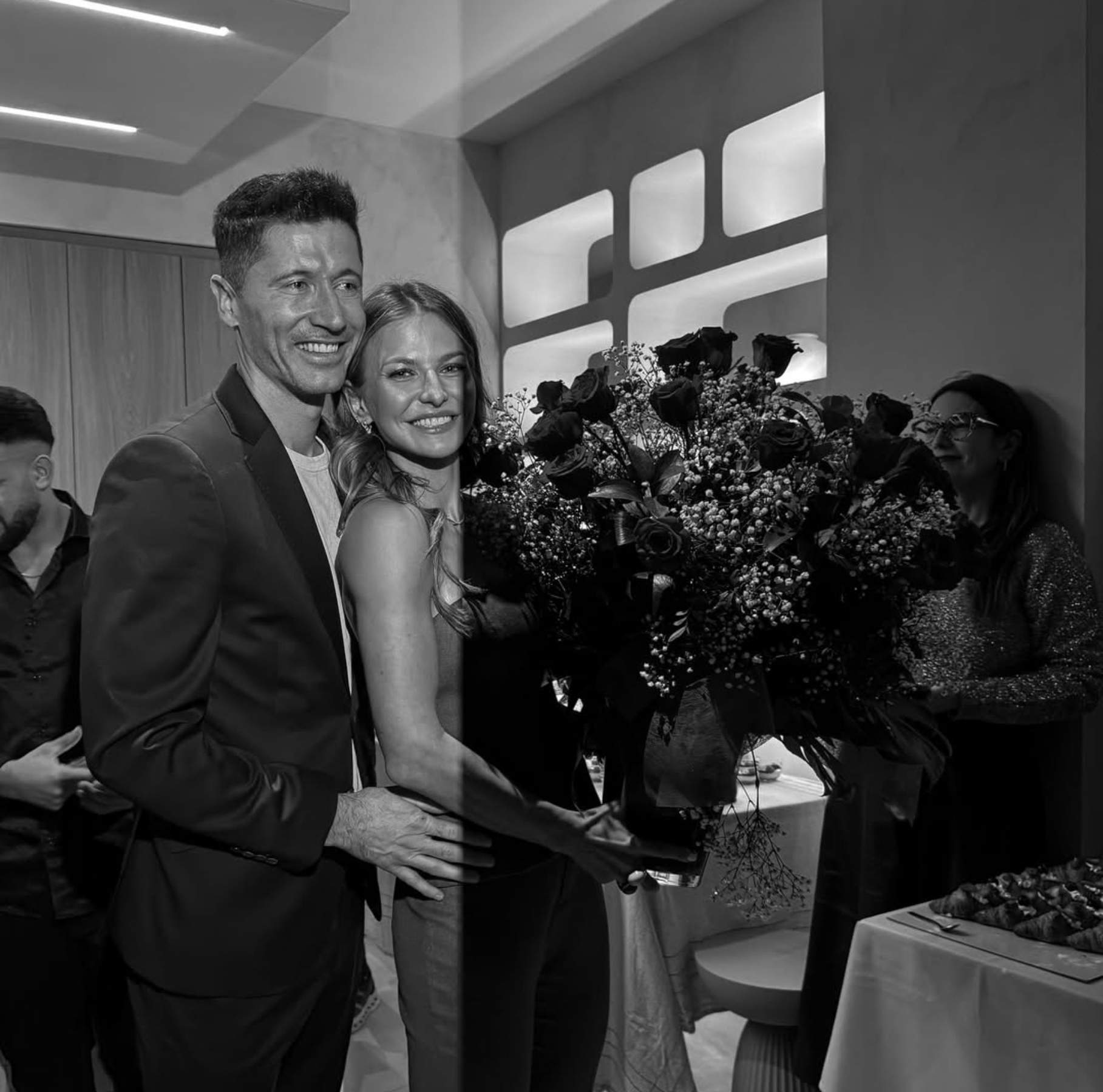 Lewandowski sorprèn Anna Lewandowska en un moment especial: detall romàntic de la parella