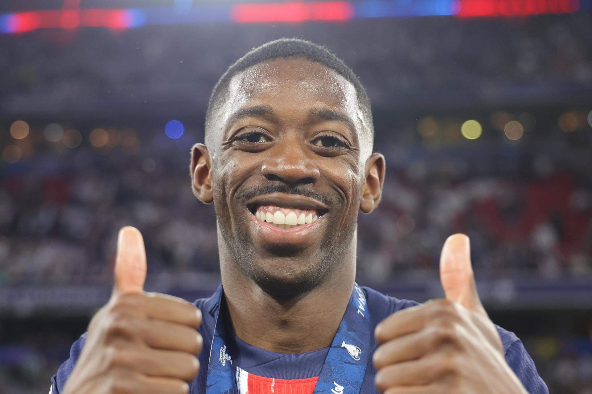 Dembelé celebra la Champions con su mujer tapada con velo y su hija, muy guapa