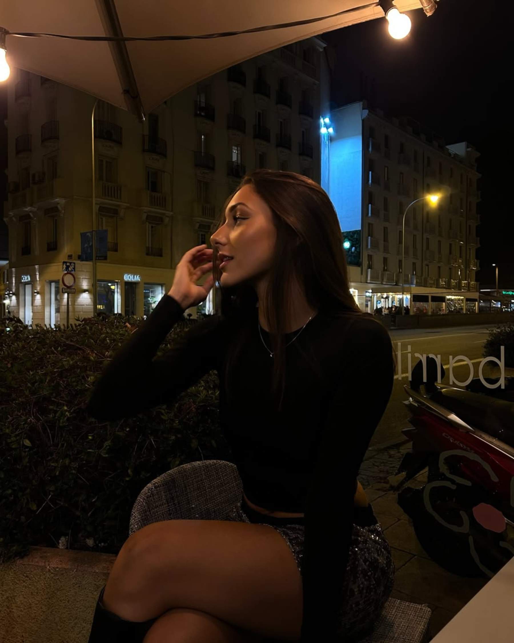 L'aparició d'Uxue López, exparella de Plex, durant la nit de festa del youtuber amb Aitana: què va passar