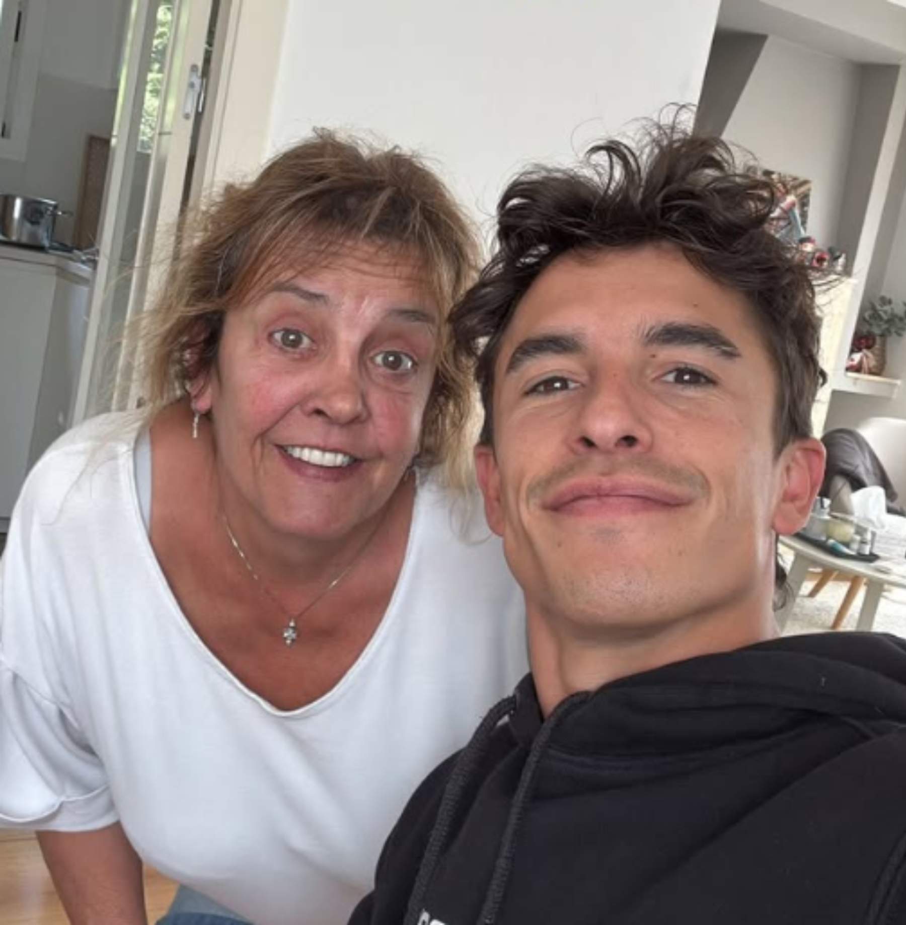 Roser, mare d'Àlex i Marc Márquez, protagonista de l'última broma entre els germans: "Quiere que gane..."