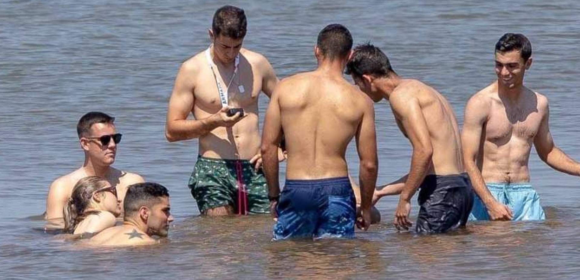 La foto final d'Elionor a l'Elcano per compensar la pitjor imatge: no té amigues