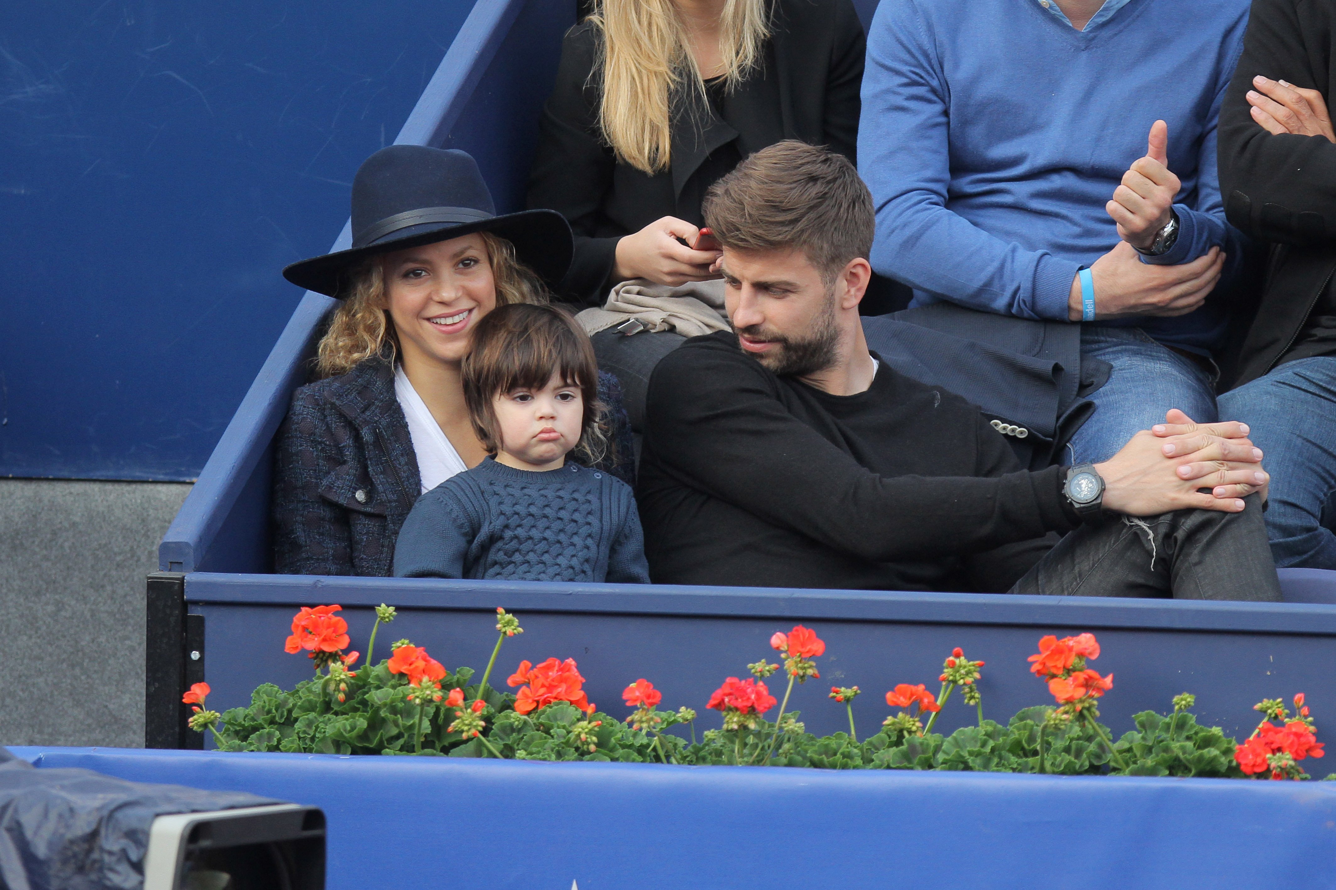 El hijo de Shakira y Piqué sostiene un cartel amarillo en catalán y estalla la polémica