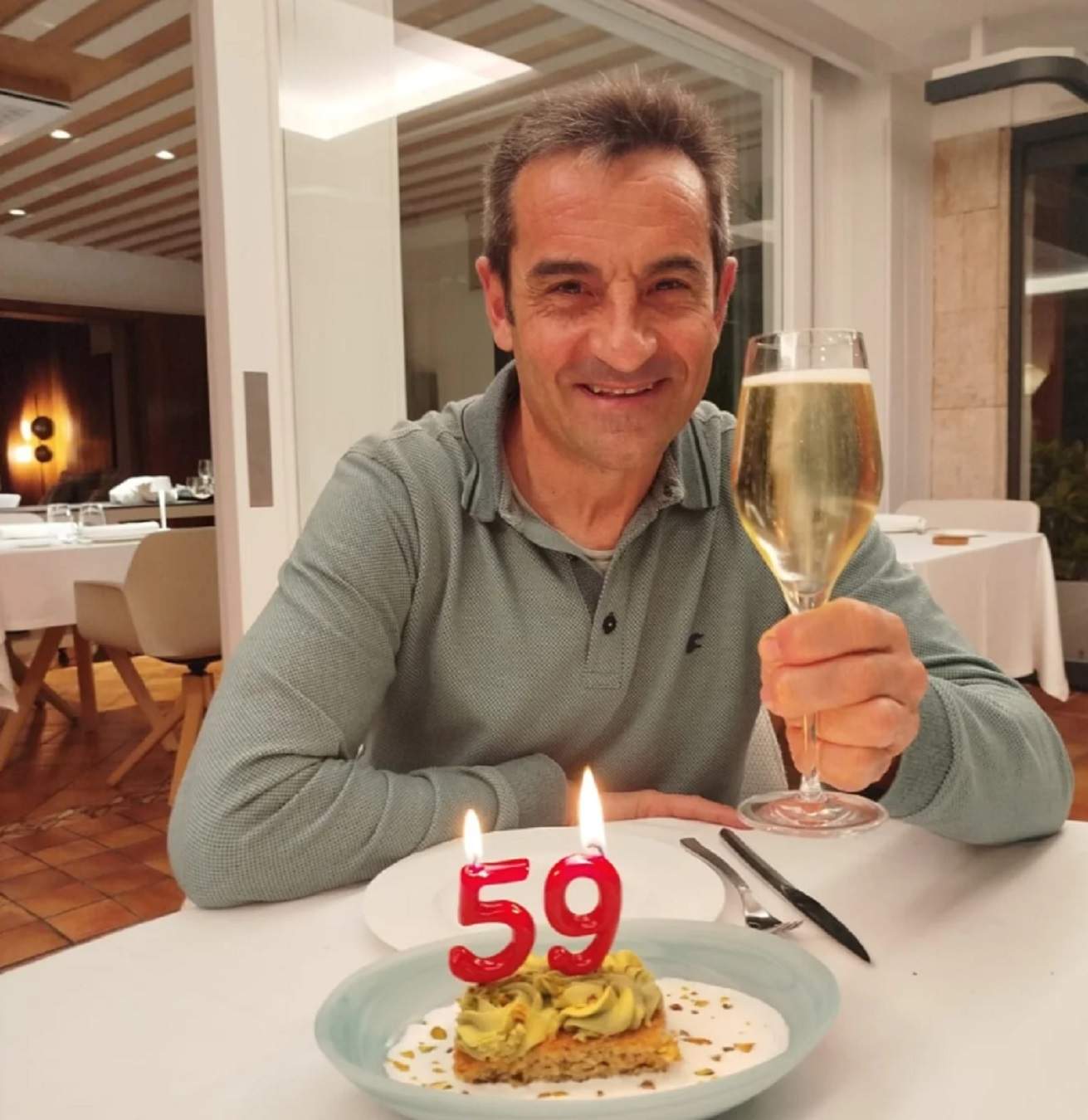 Mite català de l'esport emociona: s'acaba de casar als 59 anys. Imatges precioses de la boda amb la Cintia