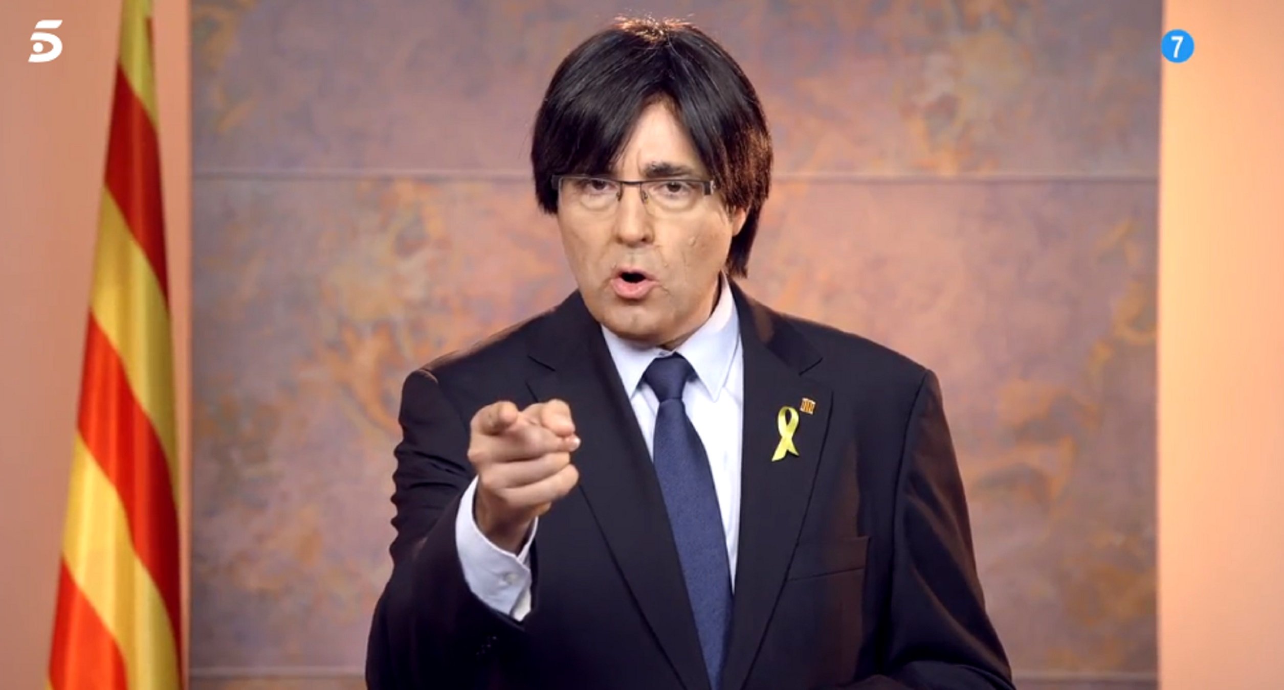 Telecinco utiliza un falso Puigdemont para promocionar la Diada catalana