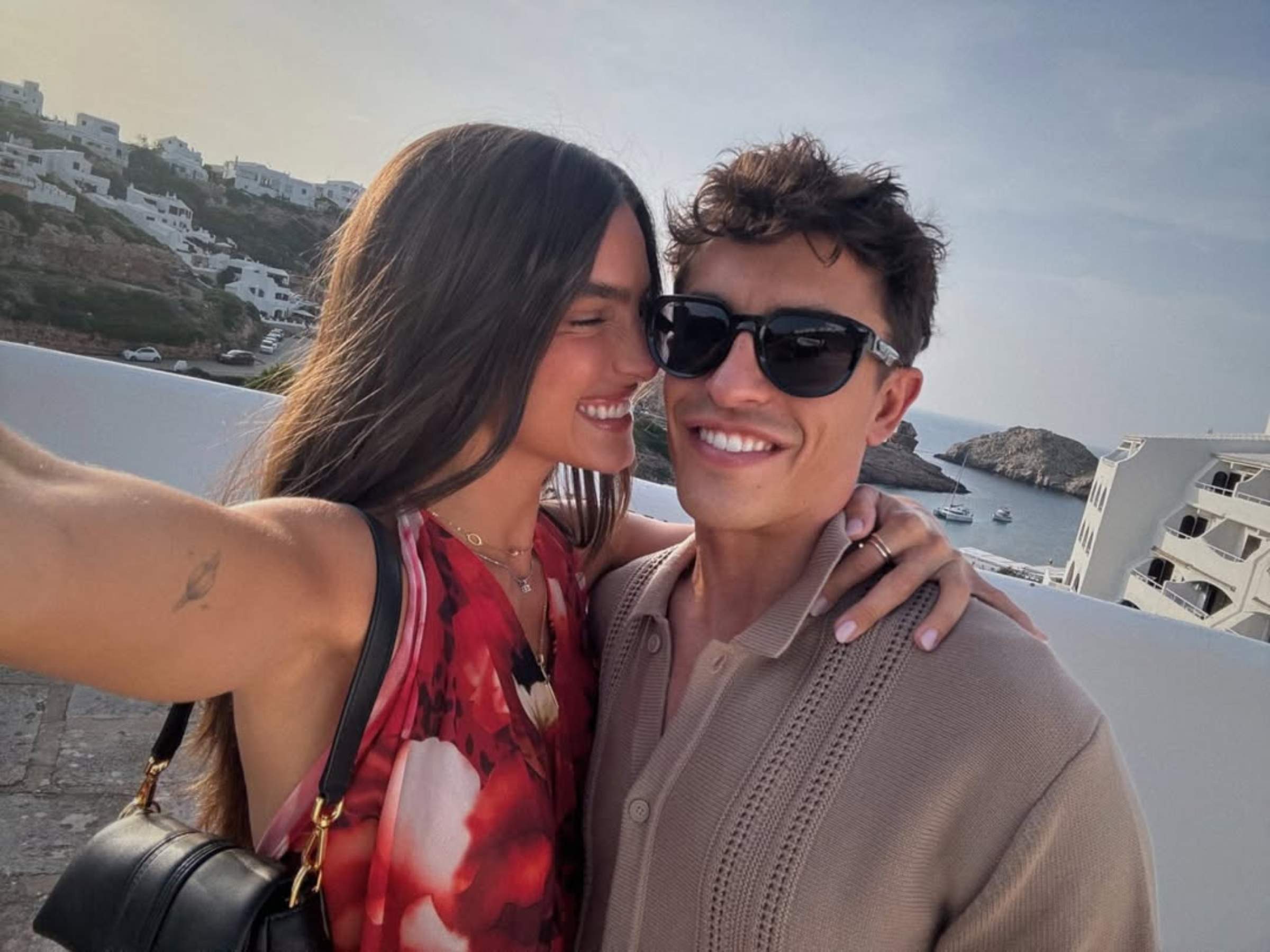Marc Márquez, enamoradíssim de Gemma Pinto, el petó més esperat: què fa Julià, el pare