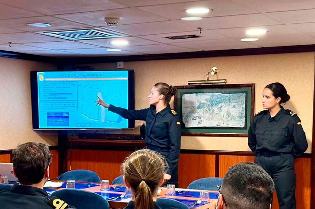 Guardiamarinas de Elcano y Blas de Lezo descubren el engaño de Leonor con ayuda de oficiales