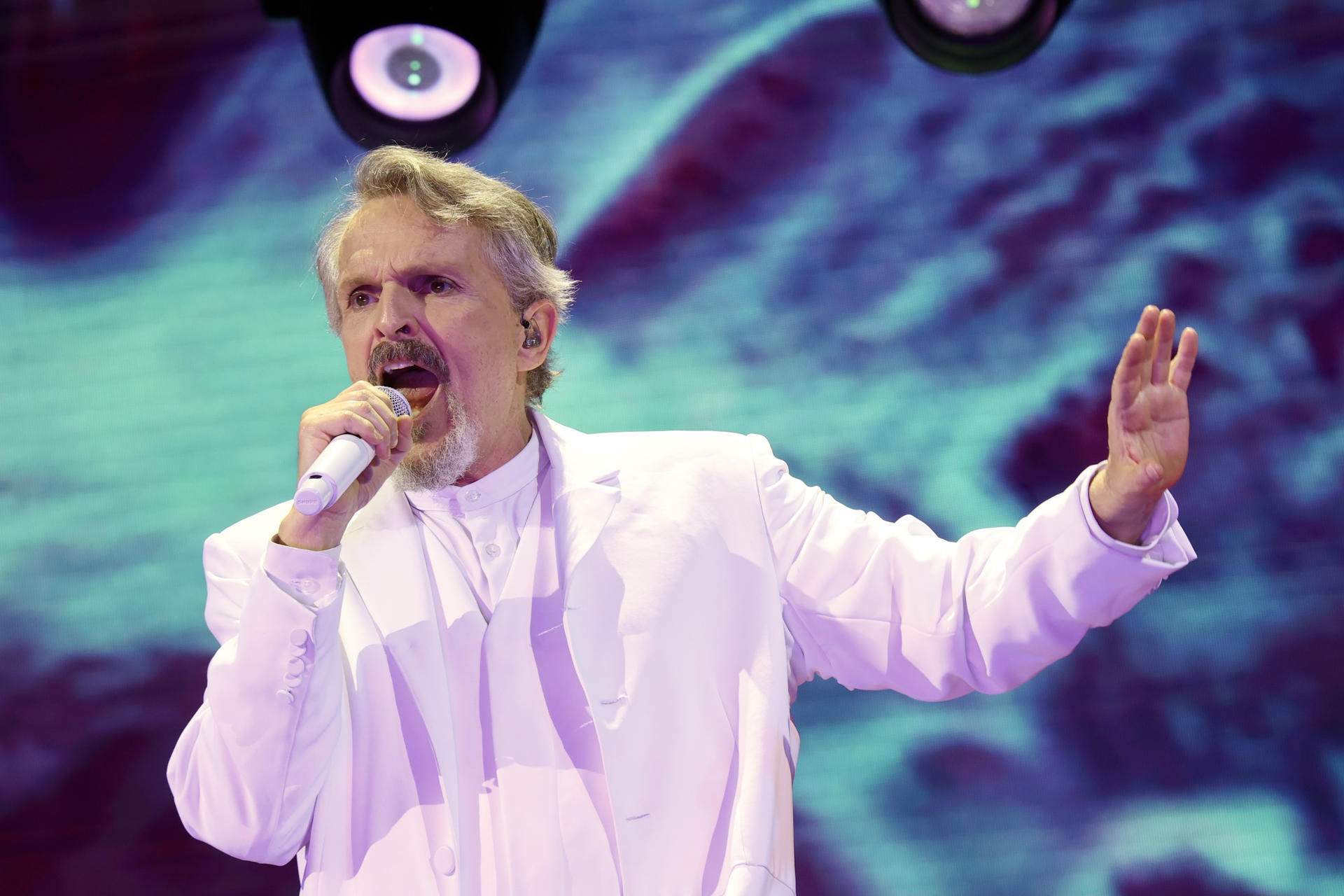 Destapada la gran mentida de Miguel Bosé a Barcelona: ja ni els seus fans el perdonen