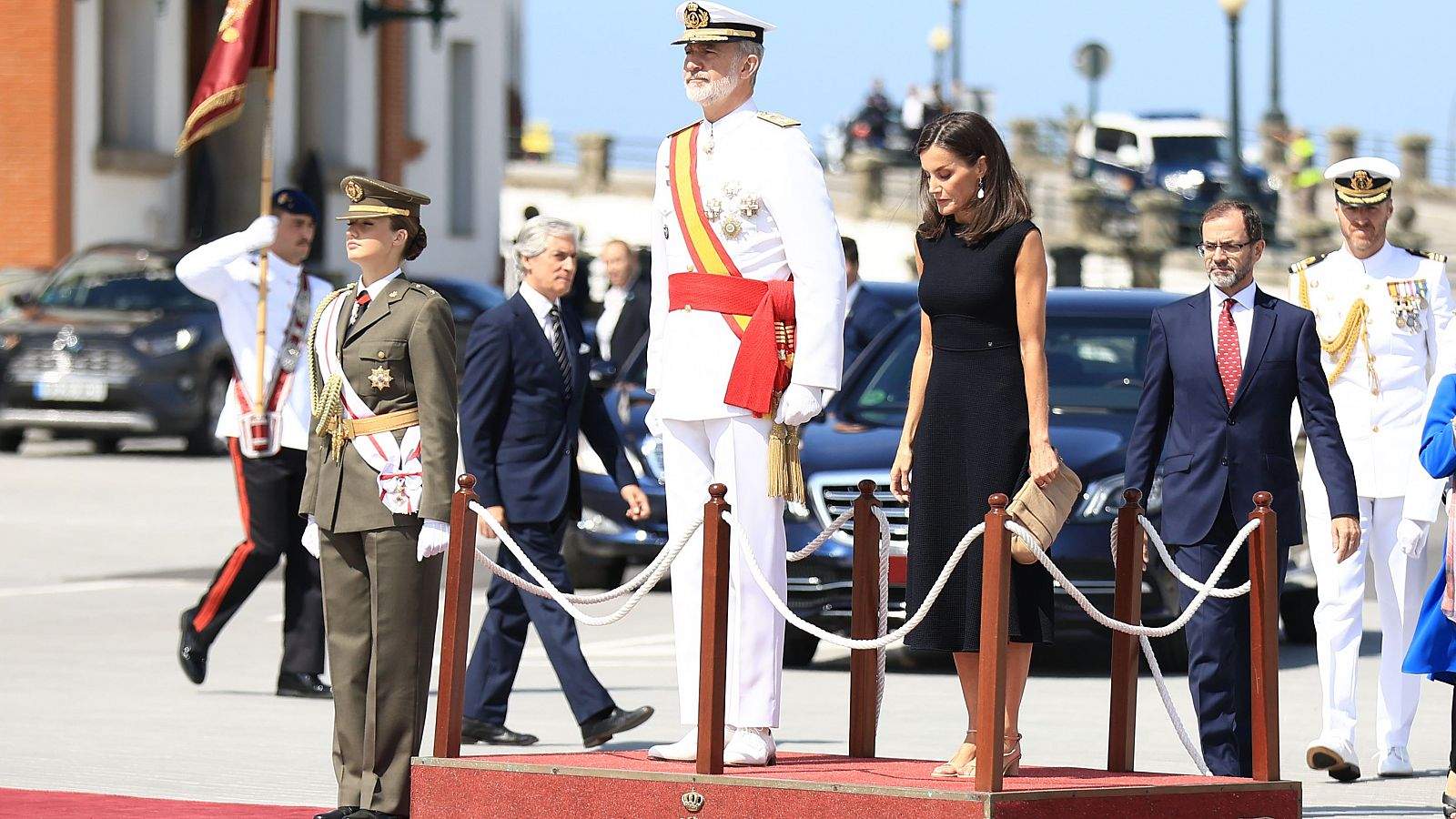 Guirigall entre companys d'Elionor per concedir-li el rei la Gran Creu del Mèrit Naval: "No ha fet res"