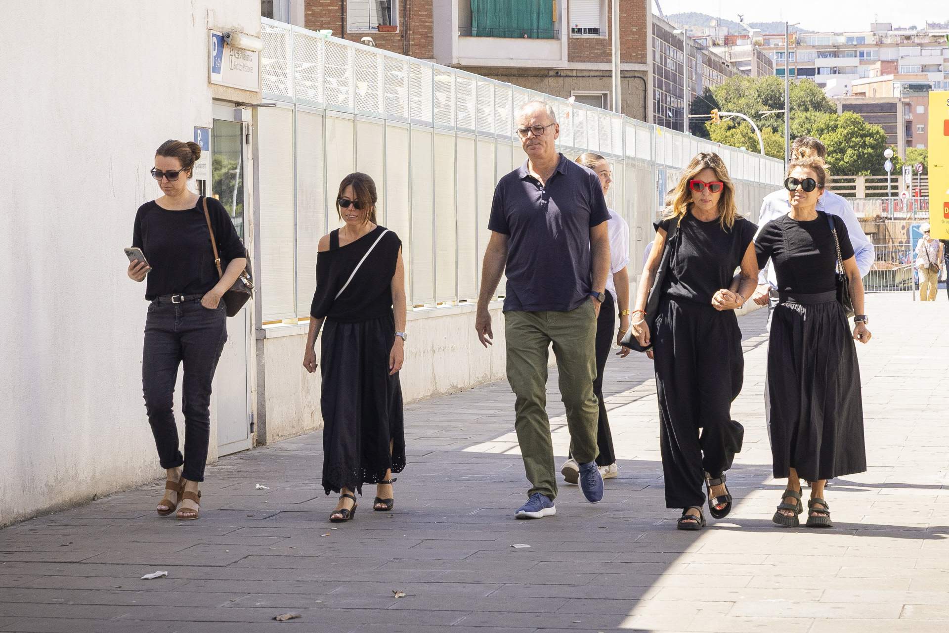 Malestar al funeral de Toni Cruz per les dues vídues: la veritable última nòvia