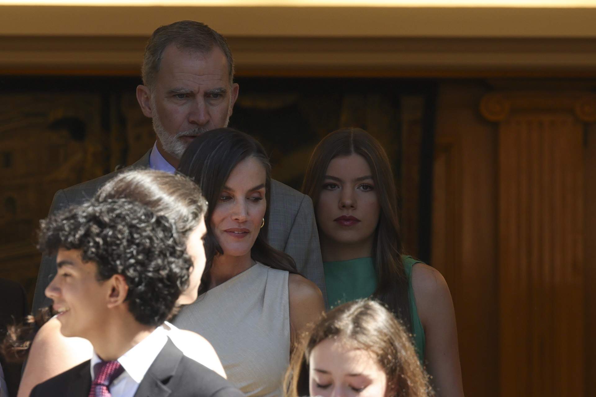 Encuentro entre Felipe y una de las mujeres de su vida, con Letizia al lado diciendo un sorprendente "Cuidado"