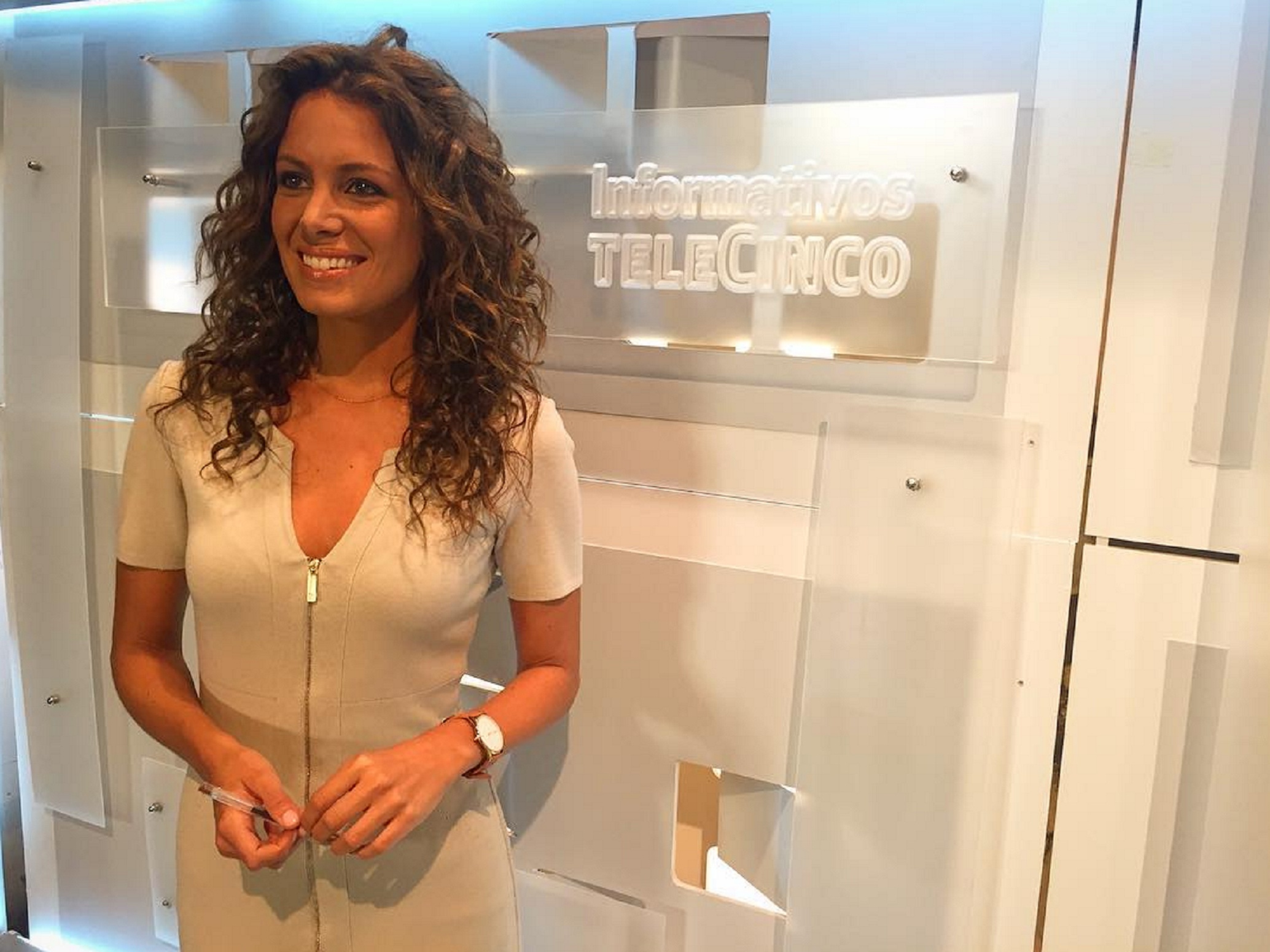 Una presentadora de Telecinco publica una reivindicativa foto totalmente desnuda