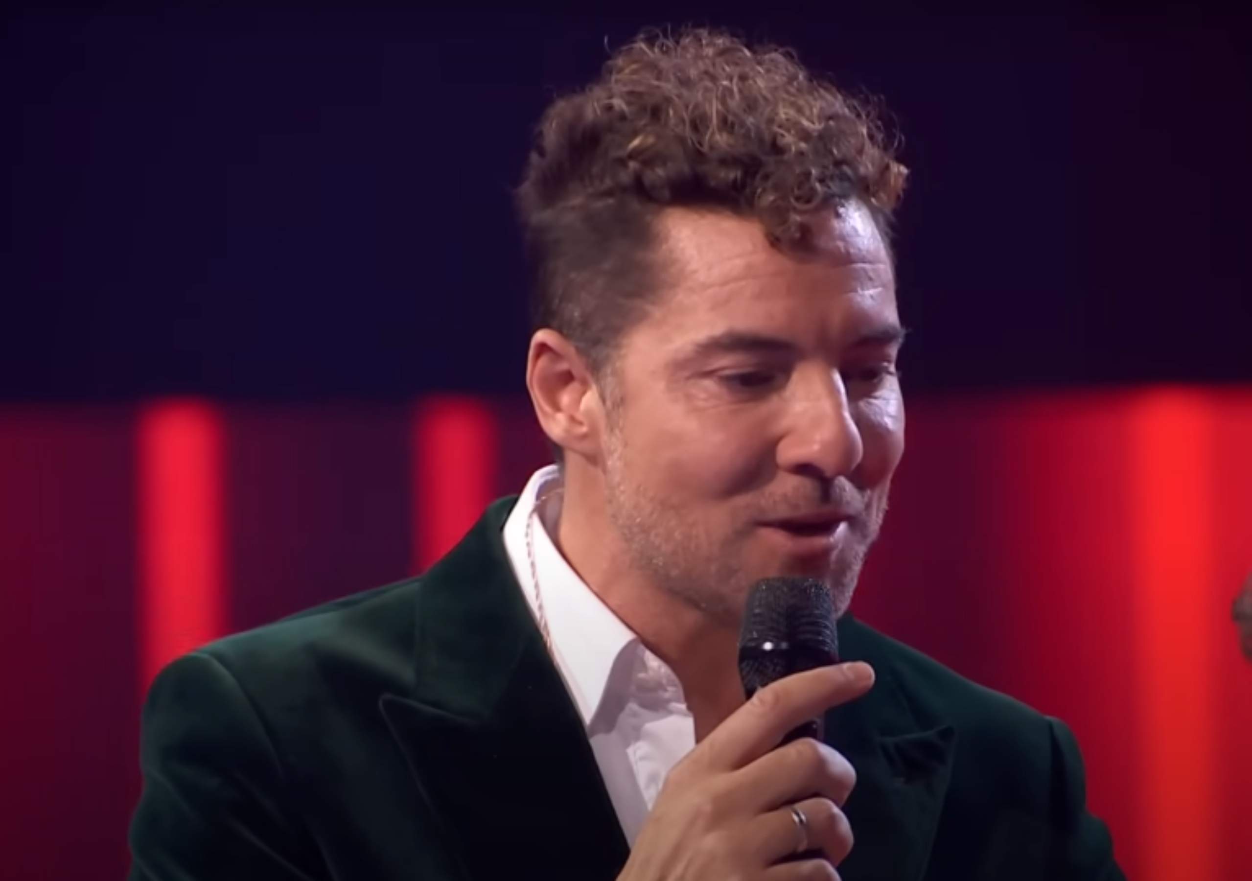 David Bisbal durant la final   YouTube