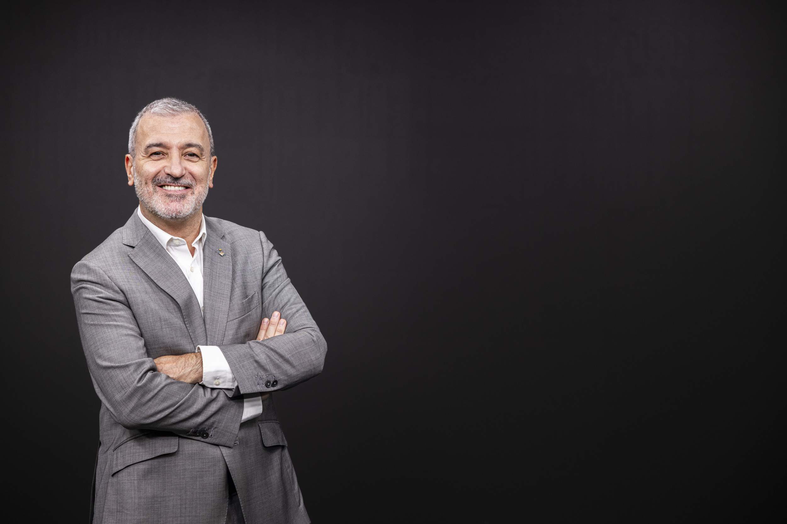 Jaume Collboni i el seu nòvio: primera foto en parella al Premi Planeta, molt elegants
