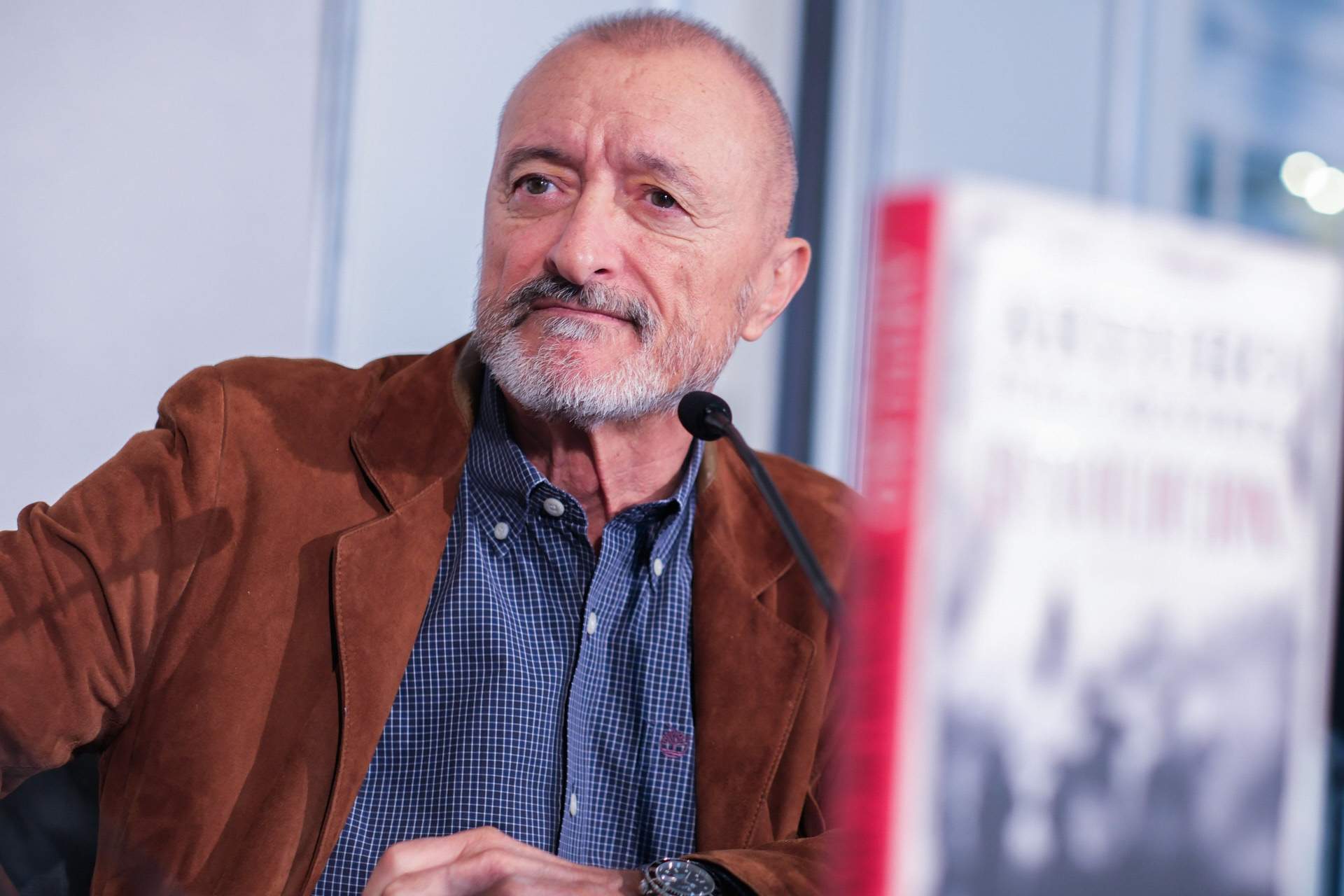 Pérez Reverte s'encara amb Carme Chaparro després d'escriure "zorra con minifalda"