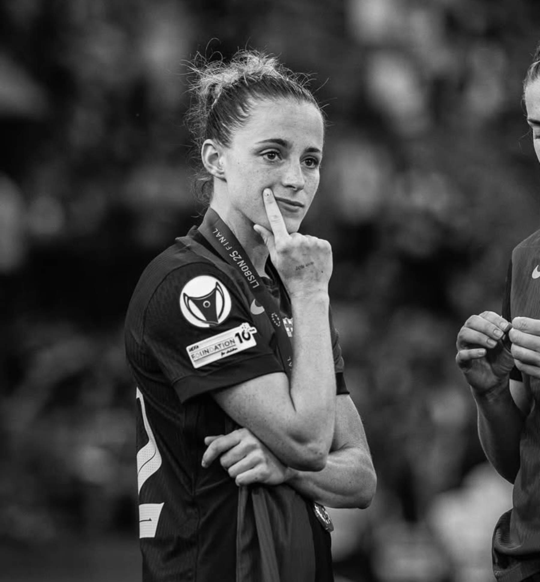 Les llàgrimes d'Ona Batlle i la seva nòvia, jugadora de la selecció anglesa, després del partit: vídeo emotiu