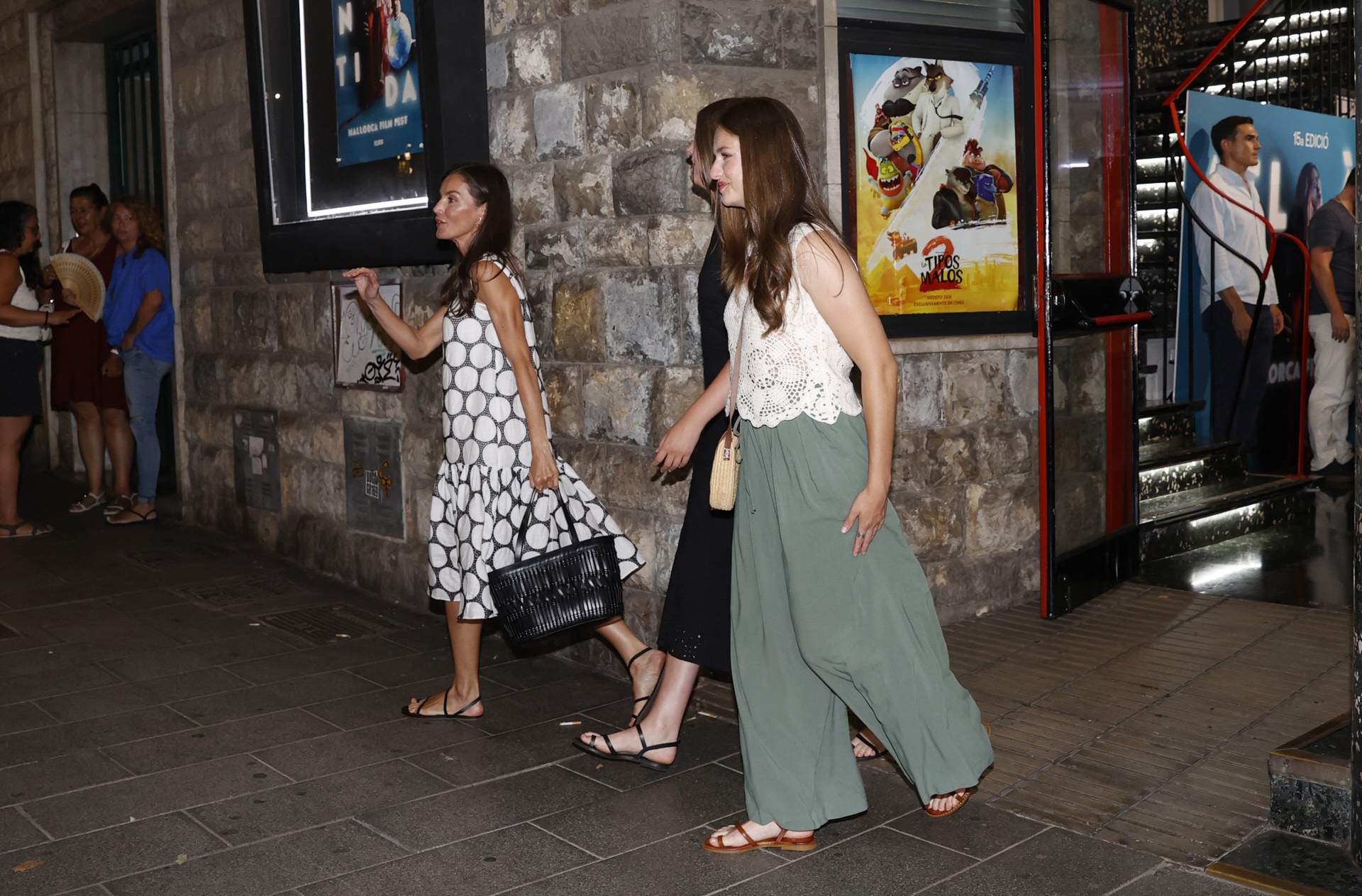 Letizia apuesta por un presentador de TV3 anti-indepe haciéndose fotos en Palma