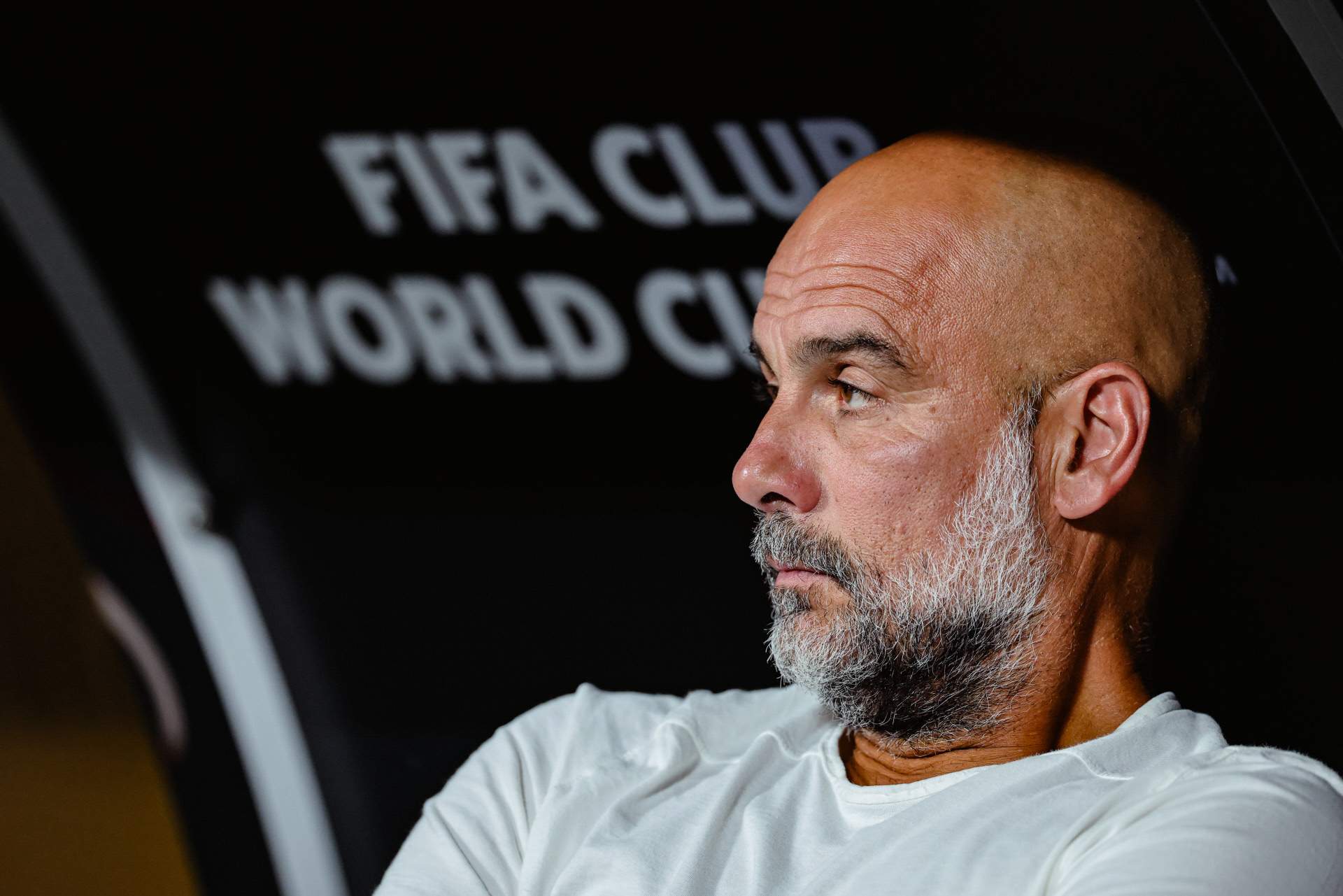 El nuevo look de Pep Guardiola solo con bigote, fotos de cómo le queda: "Es Quique Guasch"