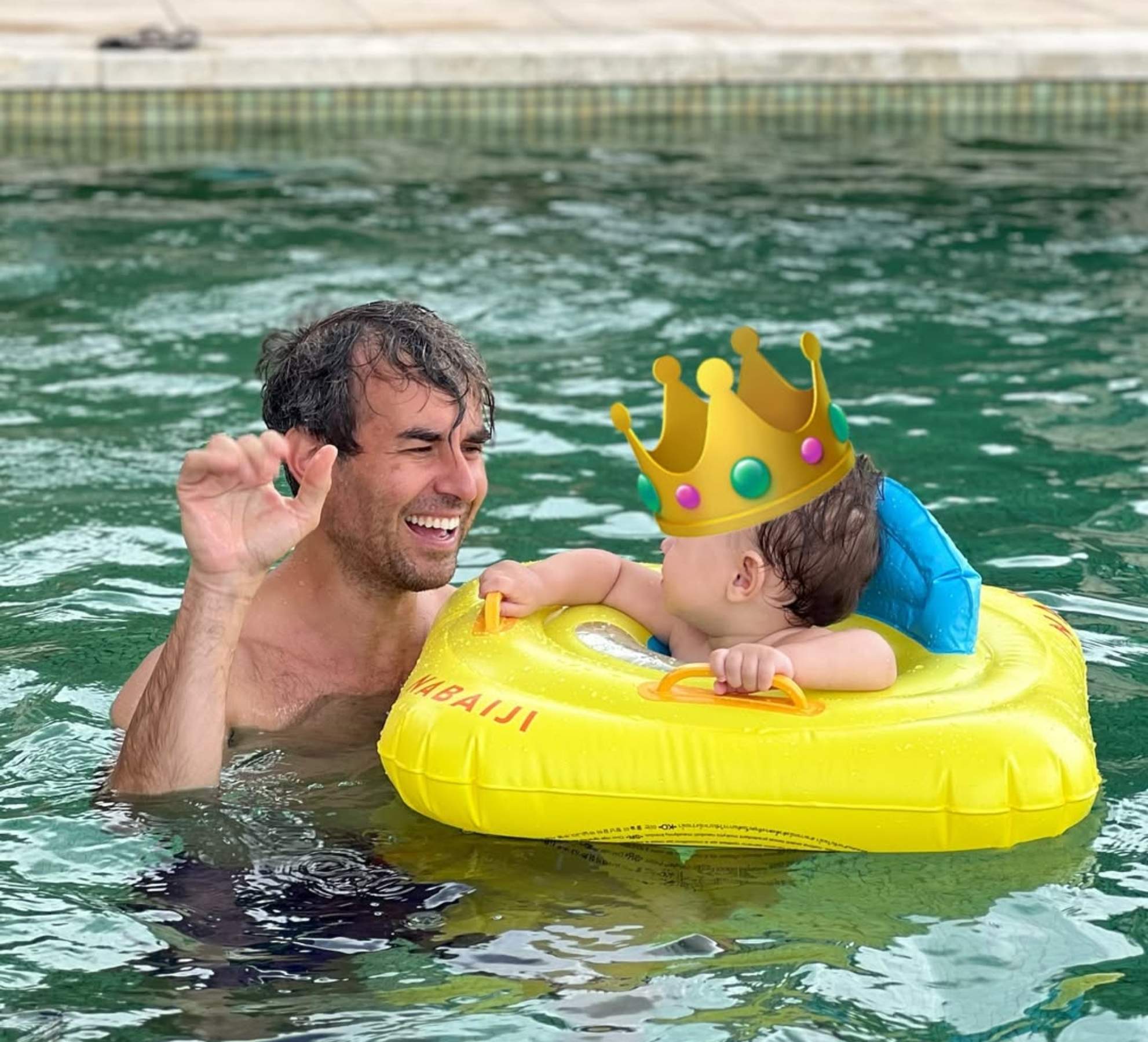 Dani, el sisè net de Joan Manuel Serrat, celebra el seu primer any: la felicitació dels seus pares